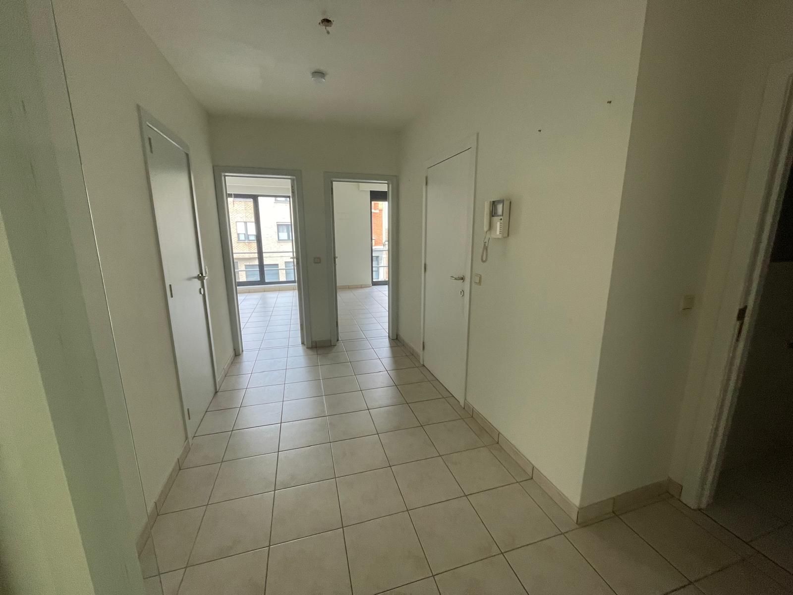 Ruim confortabel appartement met privé binnenhuis parking en  zonnige tuin - foto 14