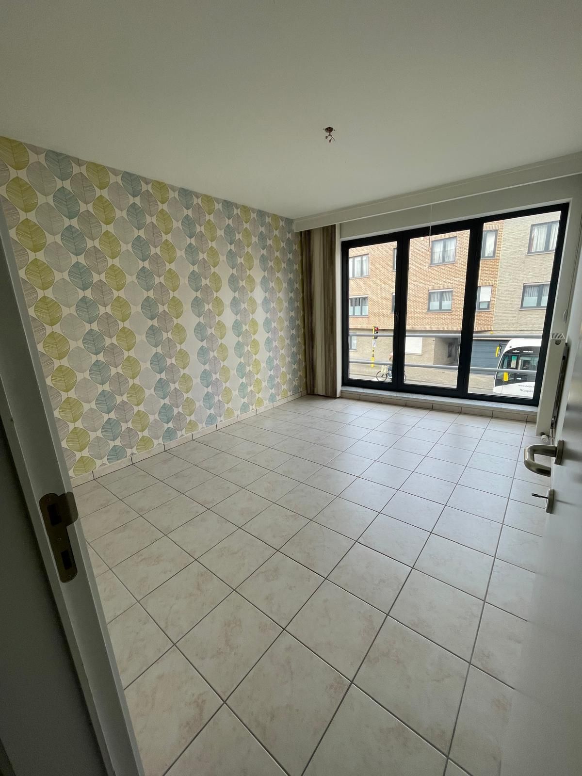 Ruim confortabel appartement met privé binnenhuis parking en  zonnige tuin - foto 15