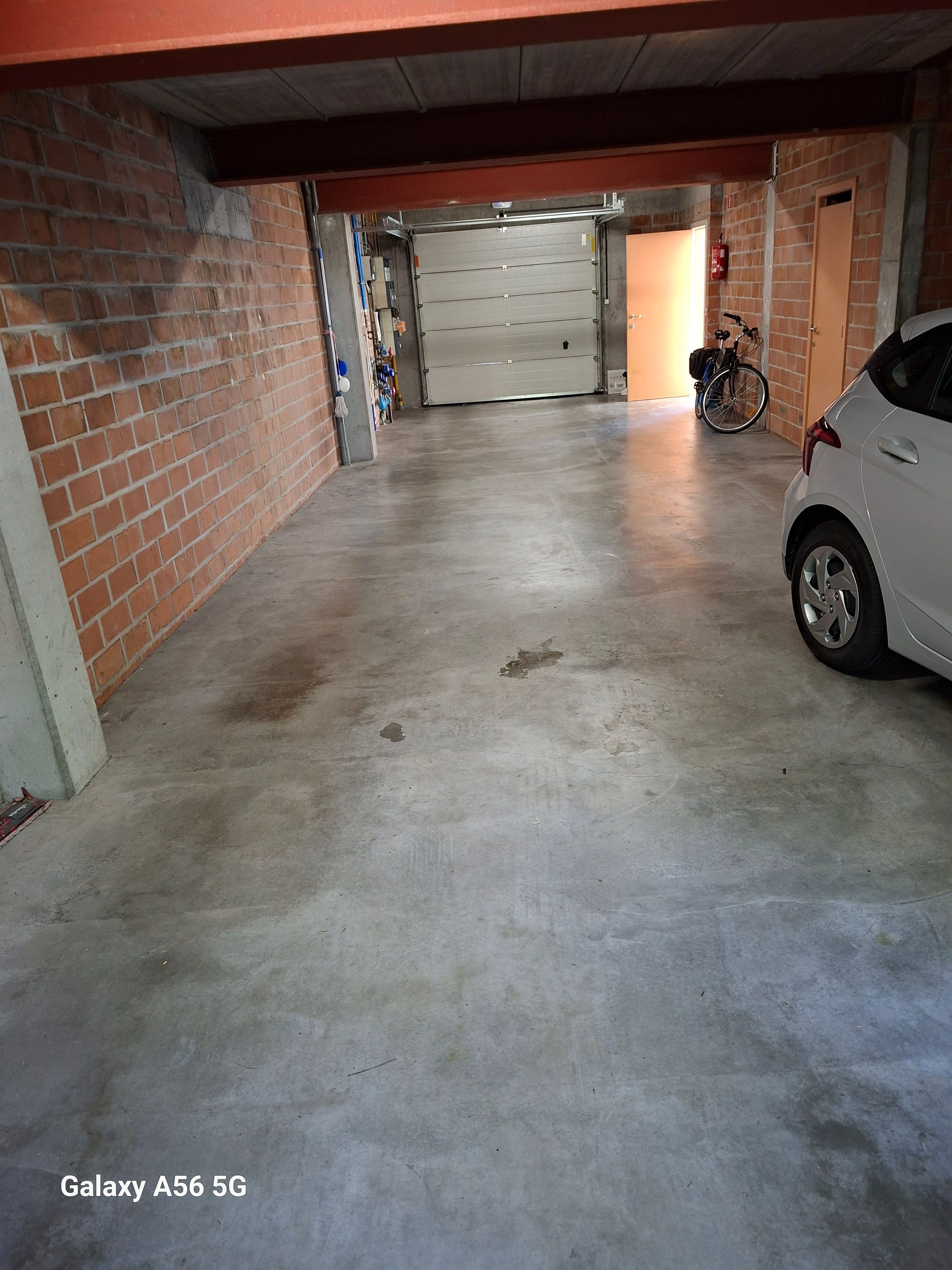Ruim confortabel appartement met privé binnenhuis parking en  zonnige tuin - foto 28