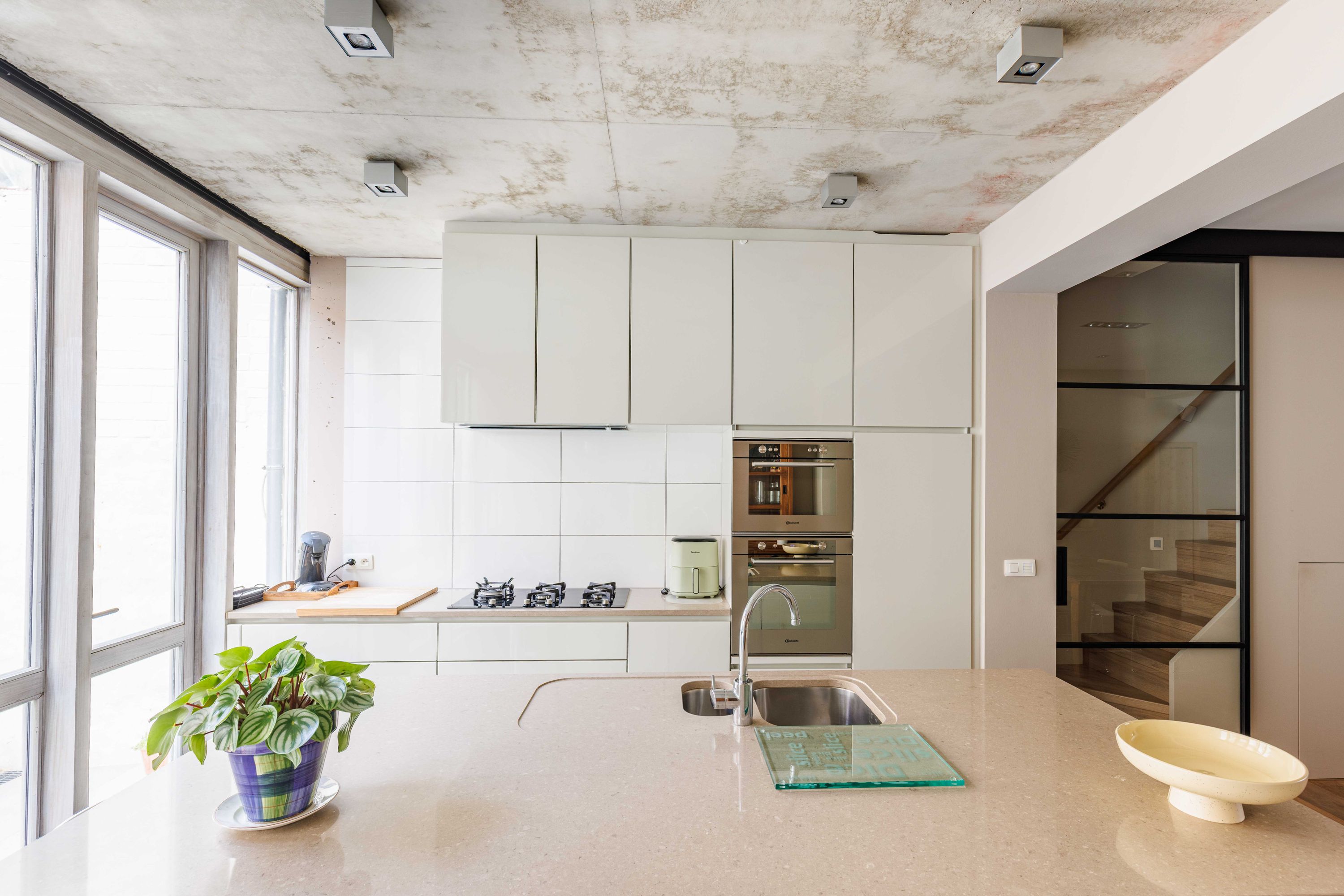 Stijlvol gerenoveerde woning in de wijk Christus-Koning. - foto 2