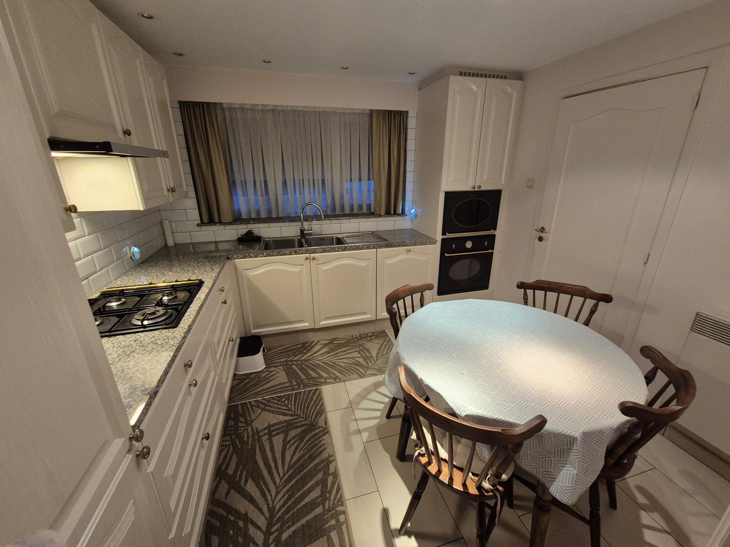 Gezinswoning met 3 slpks, vernieuwde keuken & badkamer - foto 2