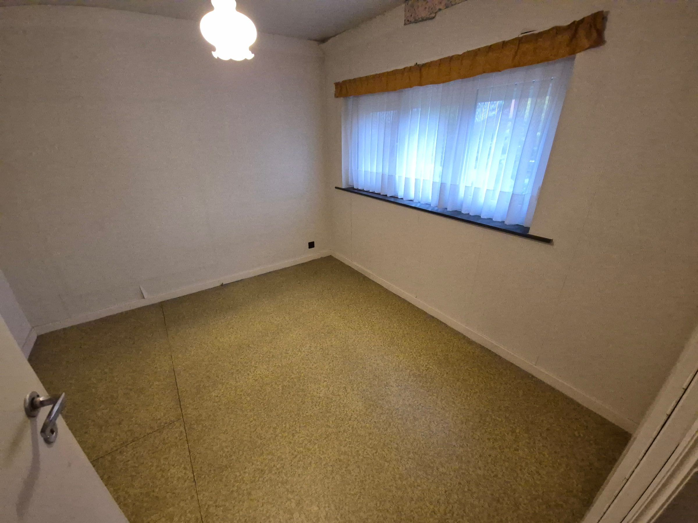 Gezinswoning met 3 slpks, vernieuwde keuken & badkamer - foto 8