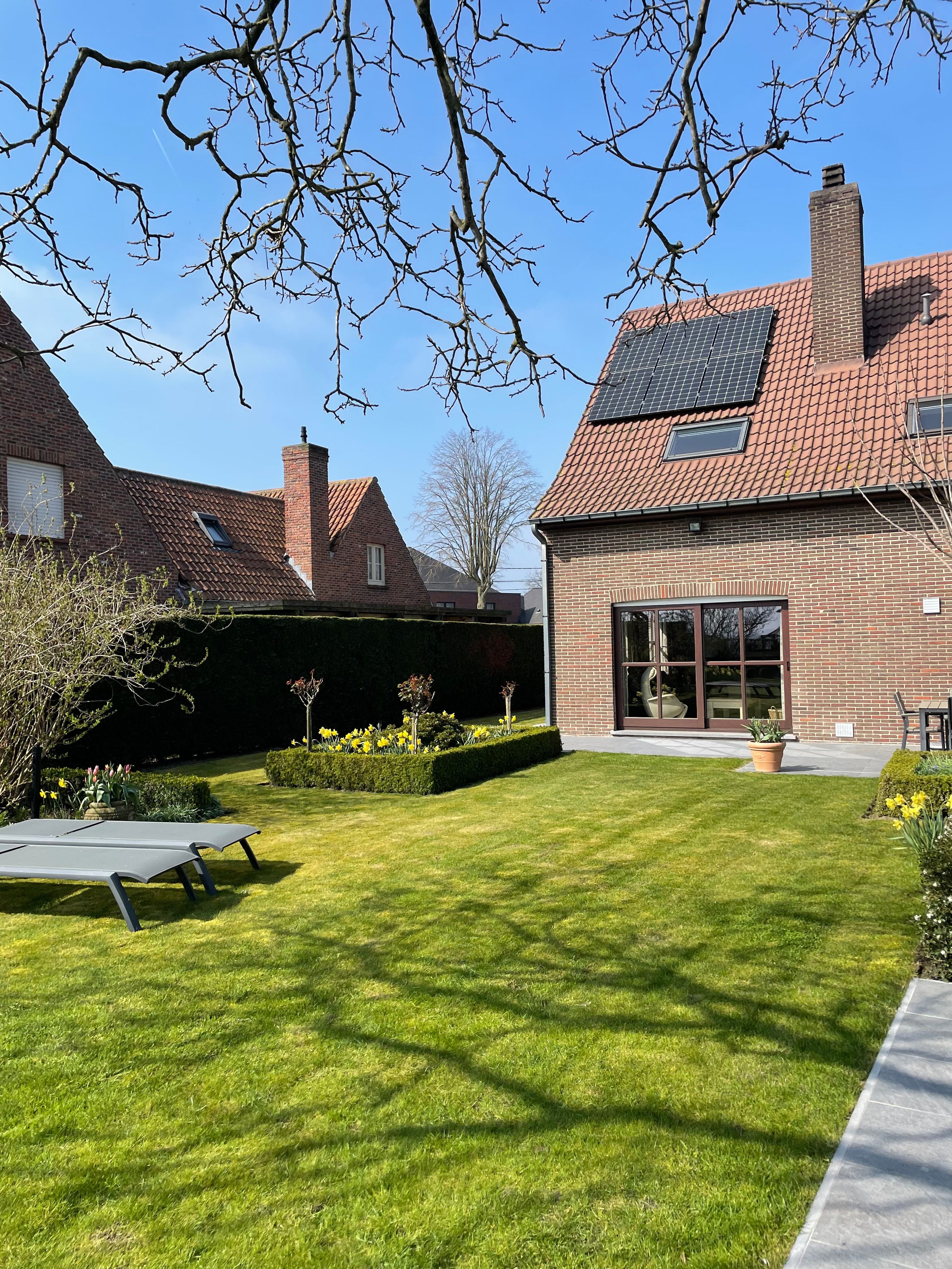 Alleenstaande goedgelegen gerenoveerde gezinswoning met zongerichte tuin - foto 5
