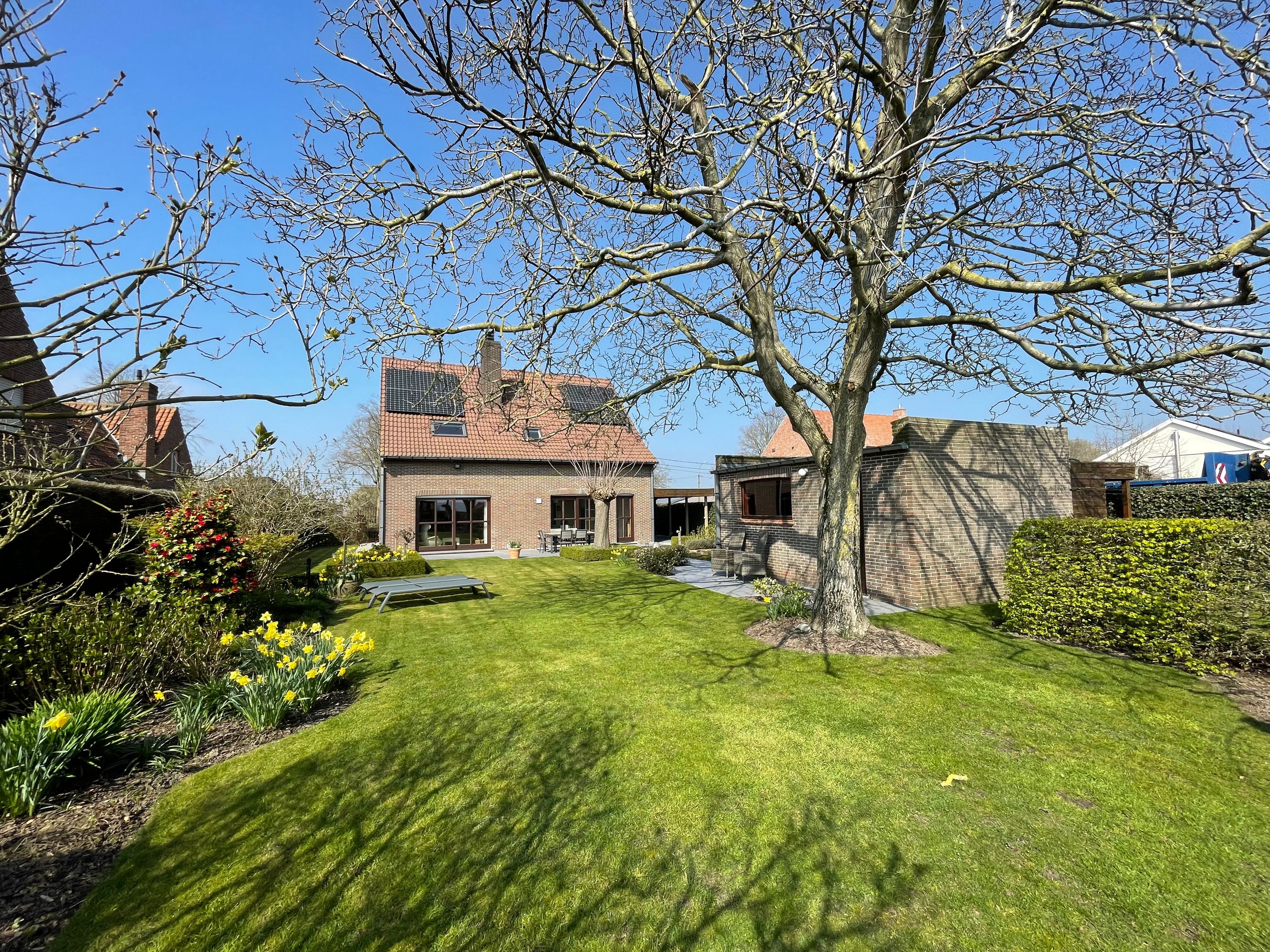 Alleenstaande goedgelegen gerenoveerde gezinswoning met zongerichte tuin - foto 6