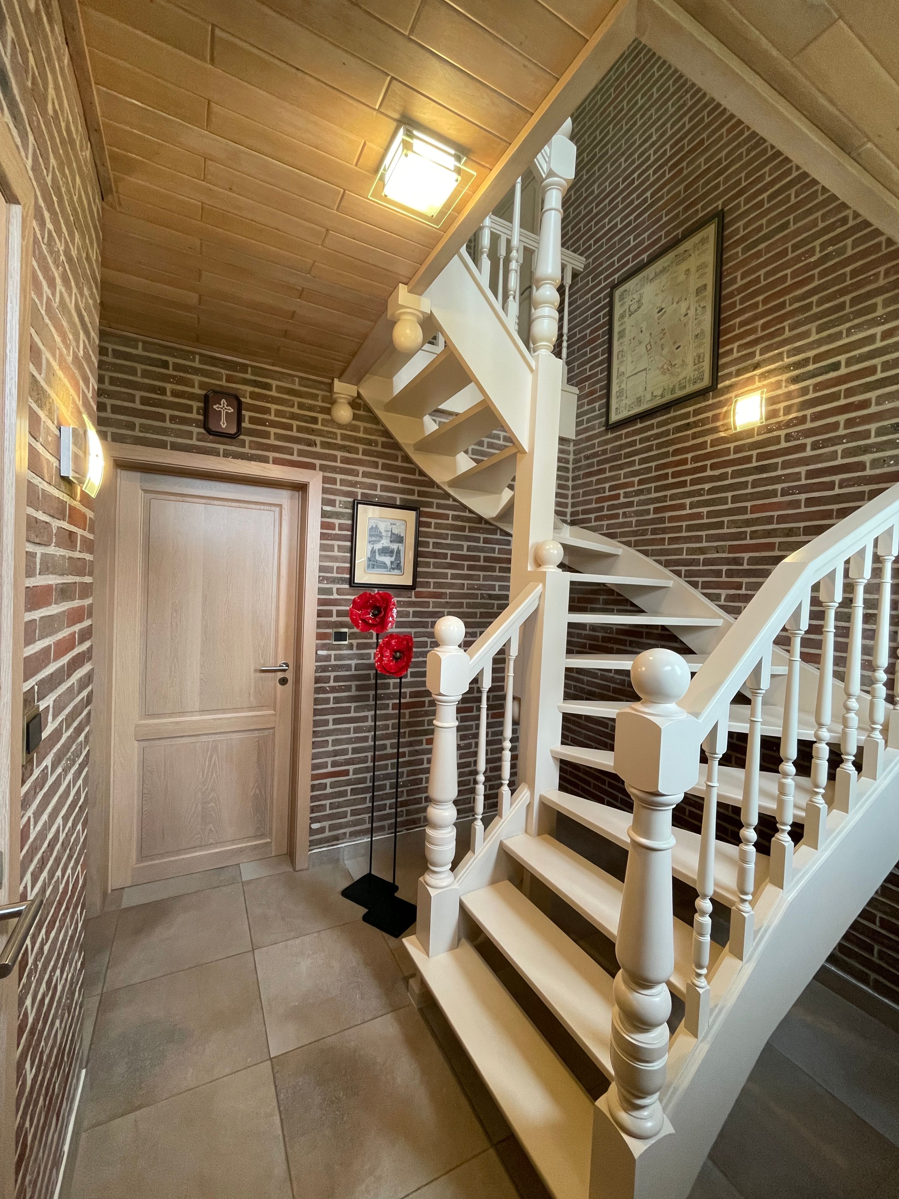 Alleenstaande goedgelegen gerenoveerde gezinswoning met zongerichte tuin - foto 9