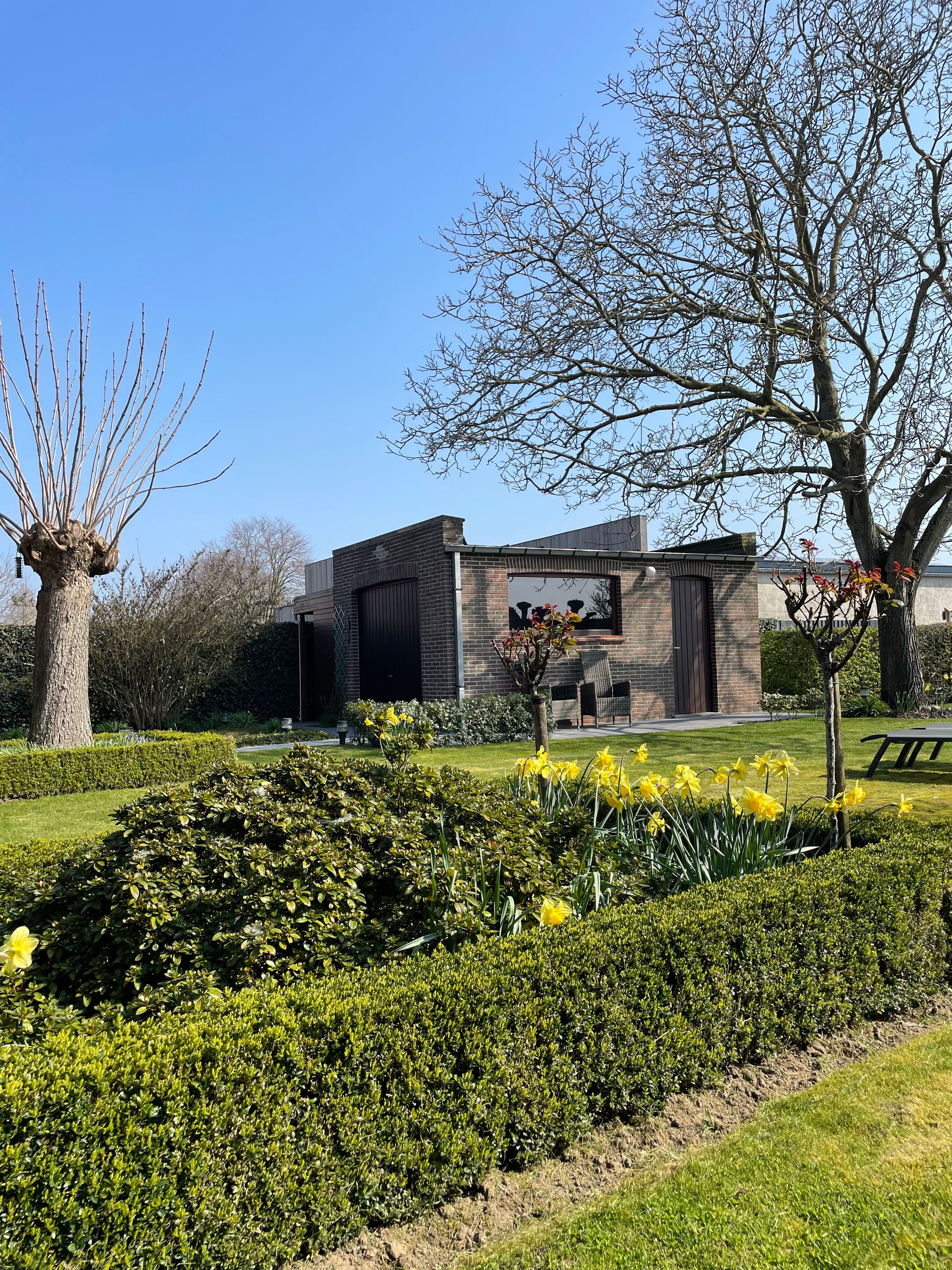 Alleenstaande goedgelegen gerenoveerde gezinswoning met zongerichte tuin - foto 8