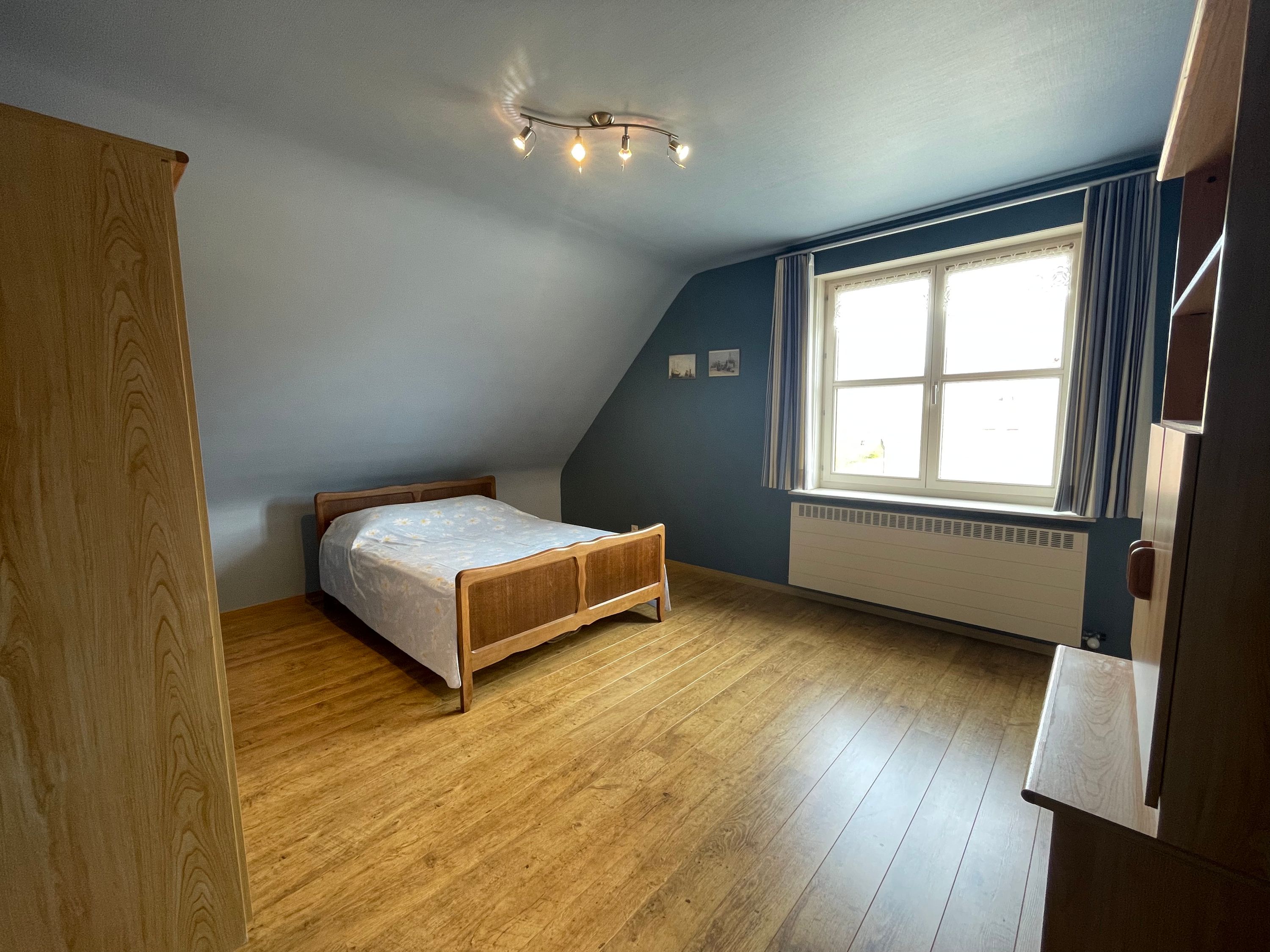 Alleenstaande goedgelegen gerenoveerde gezinswoning met zongerichte tuin - foto 11