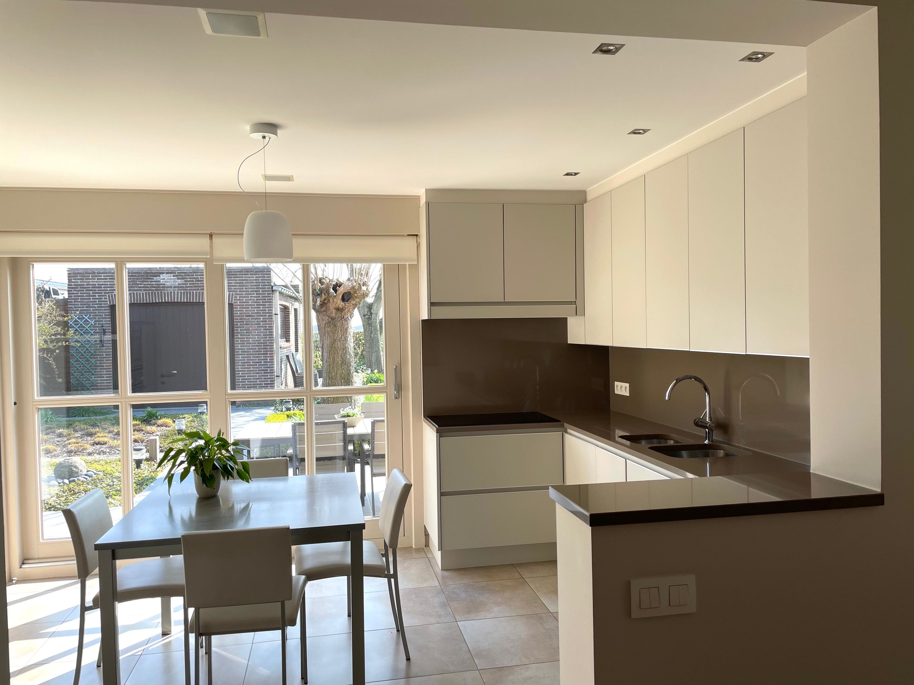 Alleenstaande goedgelegen gerenoveerde gezinswoning met zongerichte tuin - foto 23