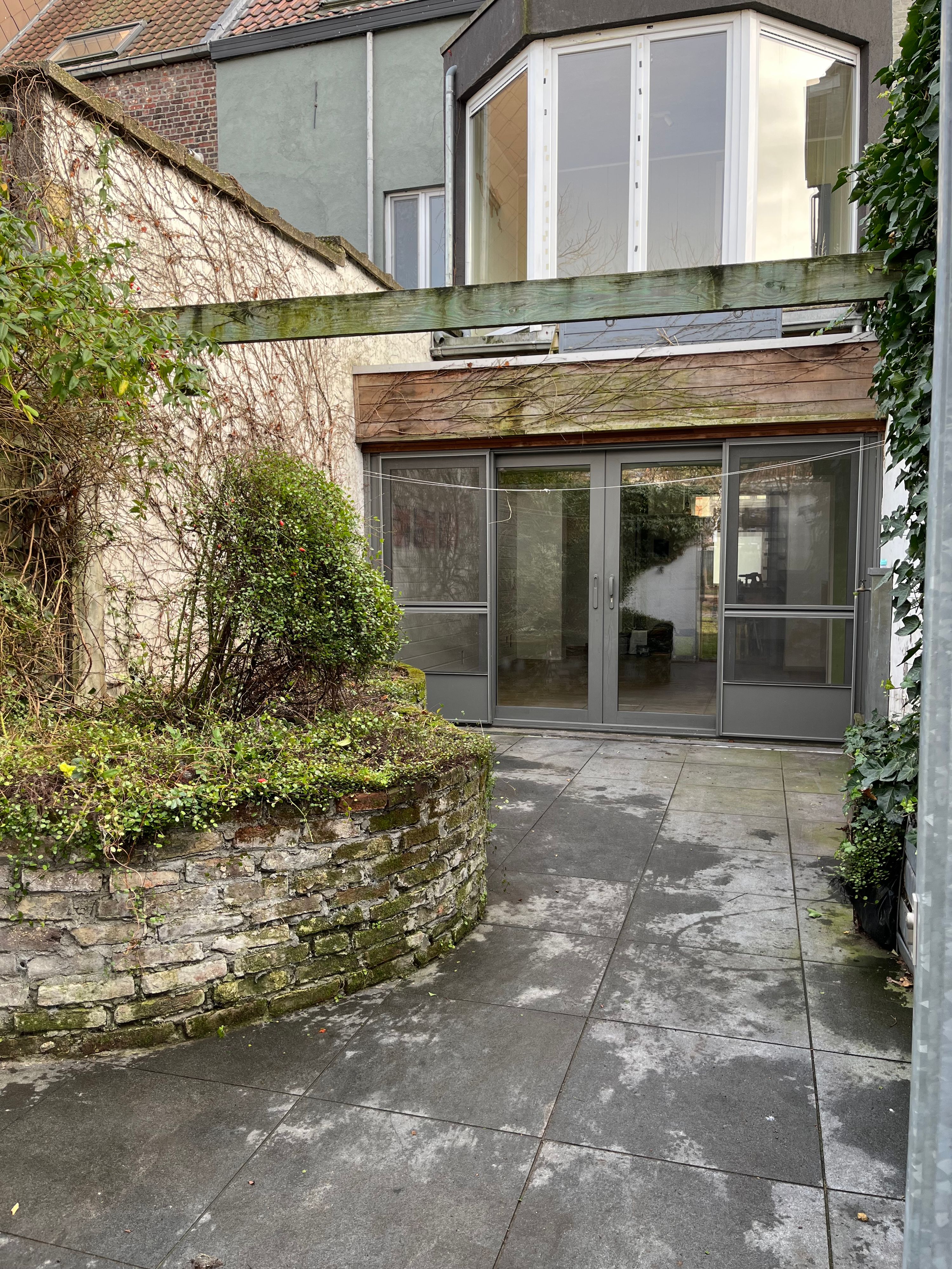 Eengezinswoning met tuintje grenzend aan park - foto 3