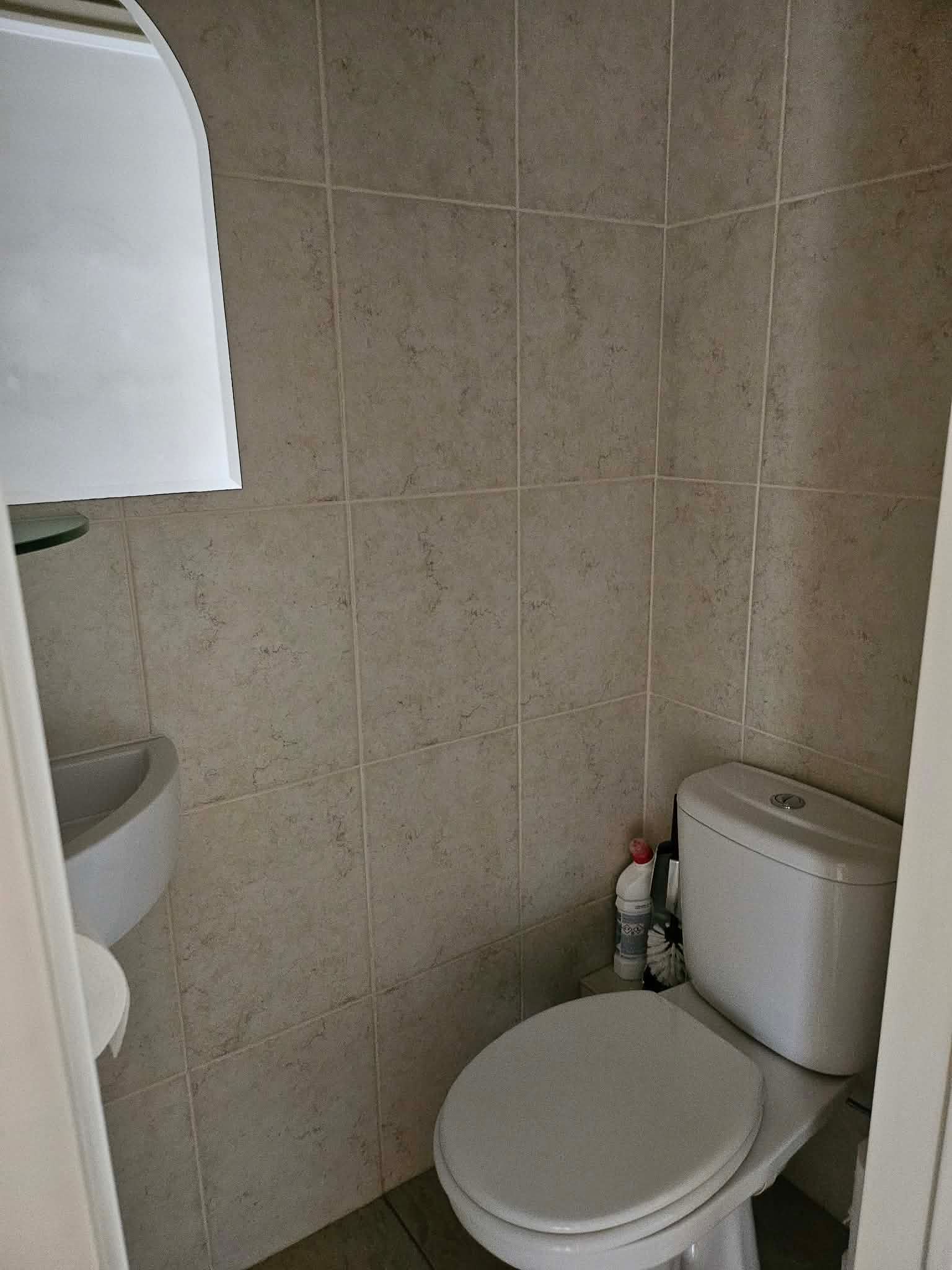 Goed gelegen gelijkvloers appartement met voortuintje, grote kelder en garage. - foto 4