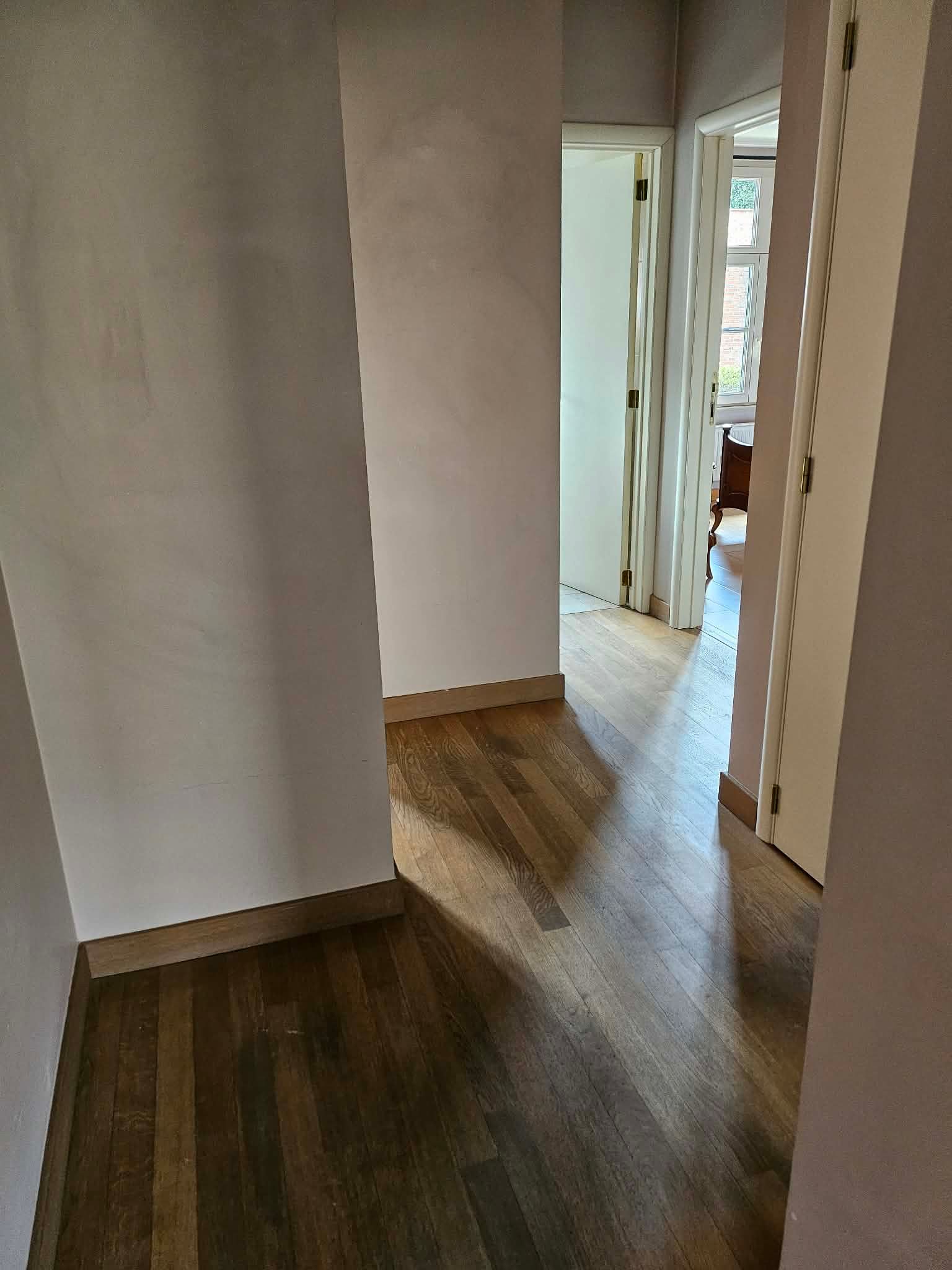Goed gelegen gelijkvloers appartement met voortuintje, grote kelder en garage. - foto 9
