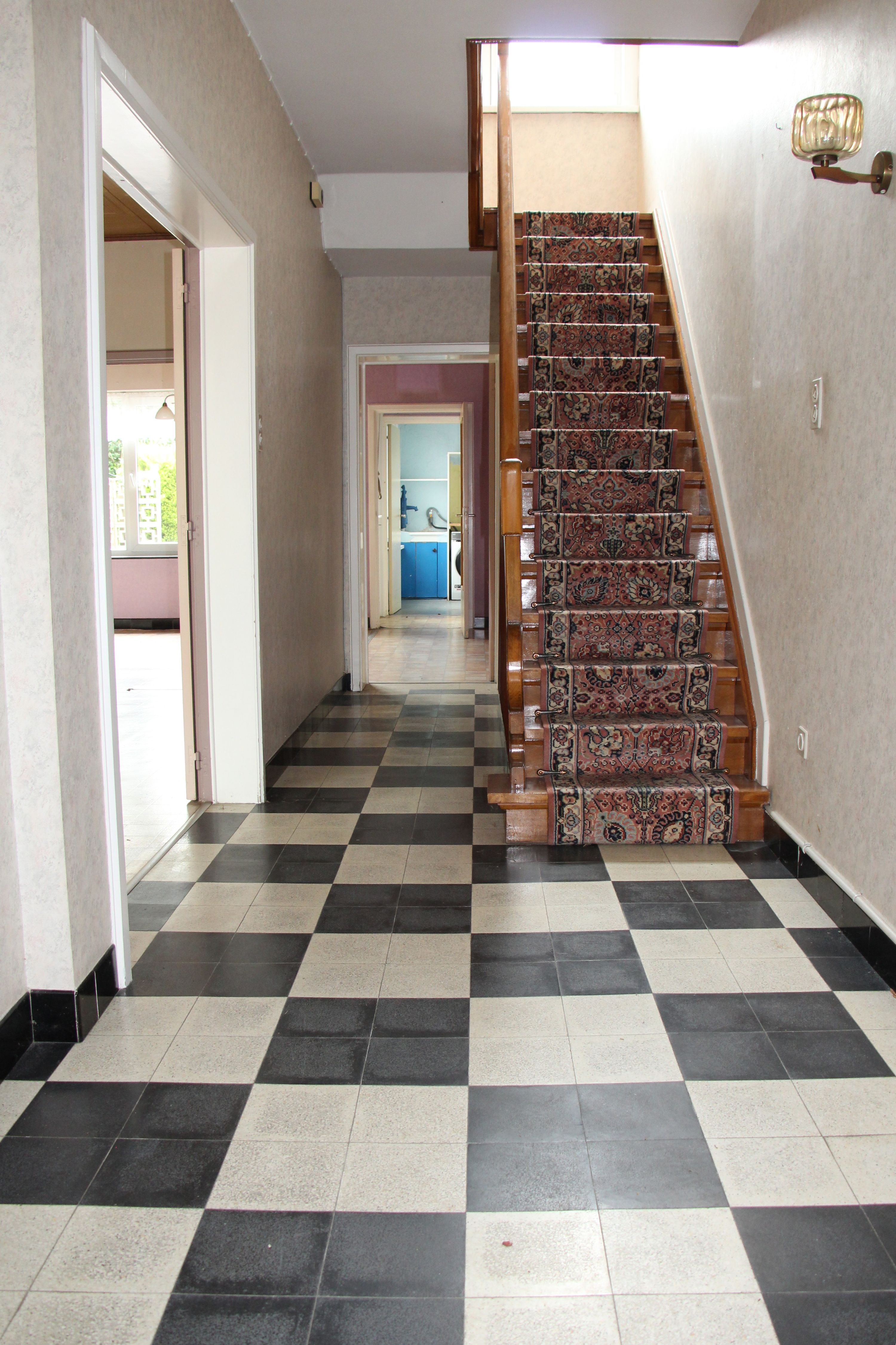 Mooi gelegen, lichtrijke, te renoveren stadswoning. - foto 2