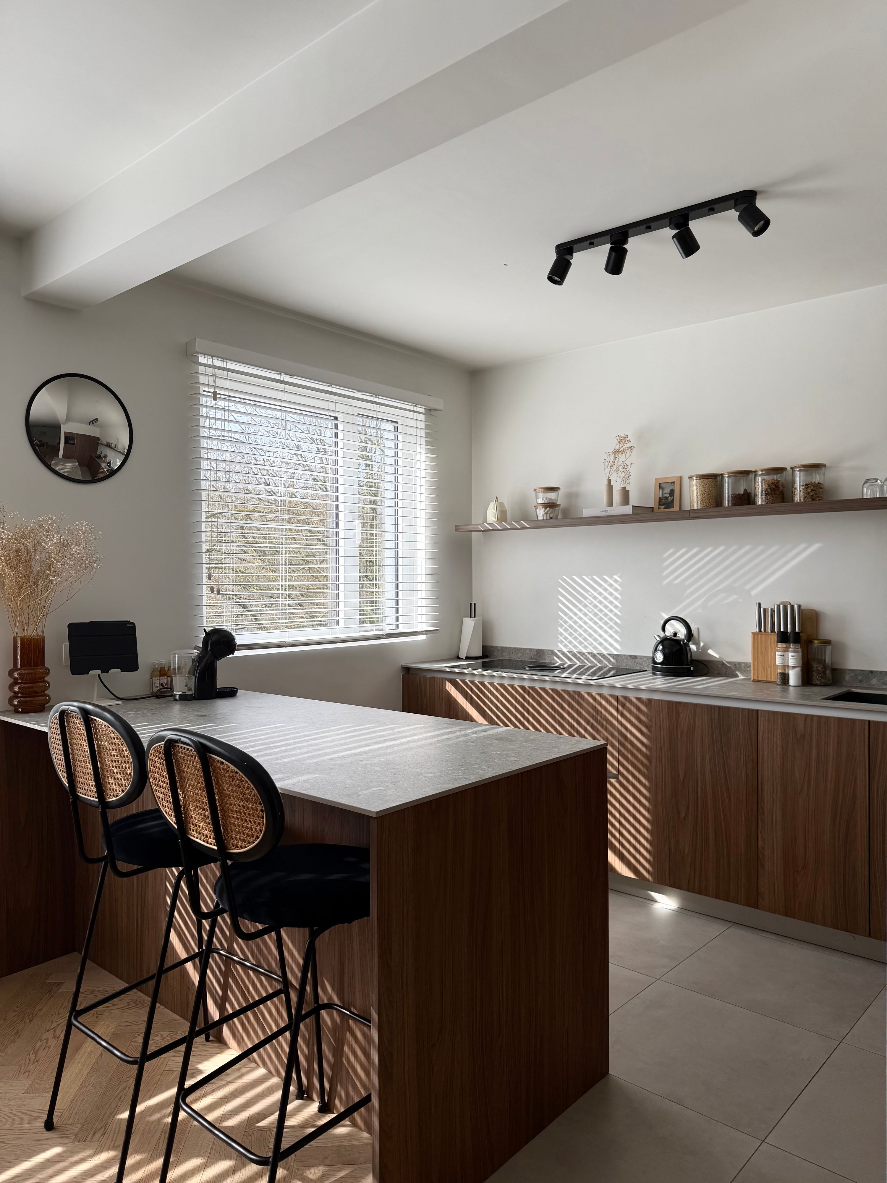 Ruim gerenoveerd appartement met drie slaapkamers in Edegem - foto 3