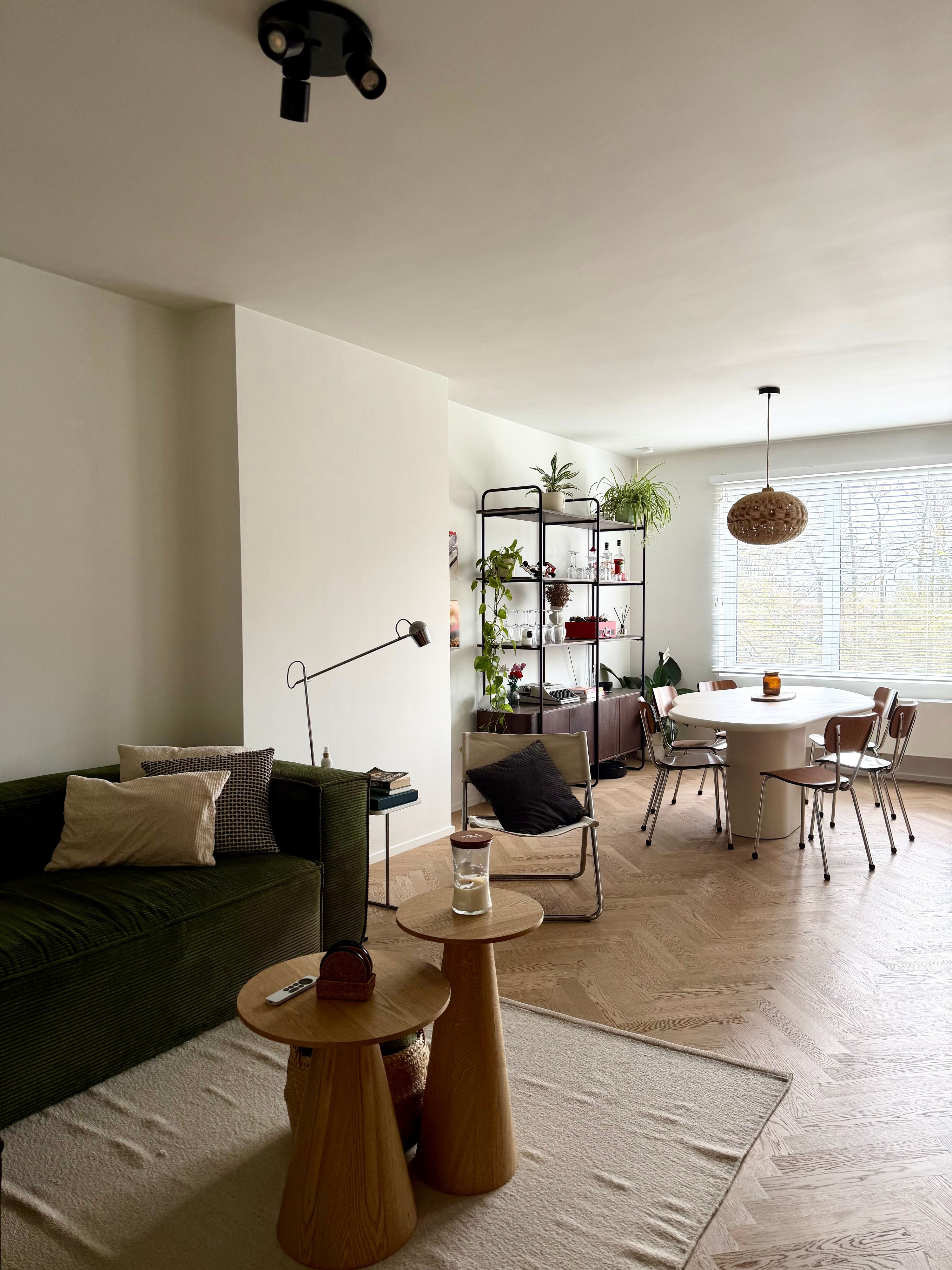 Ruim gerenoveerd appartement met drie slaapkamers in Edegem - foto 2