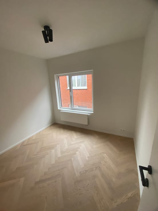 Ruim gerenoveerd appartement met drie slaapkamers in Edegem - foto 9