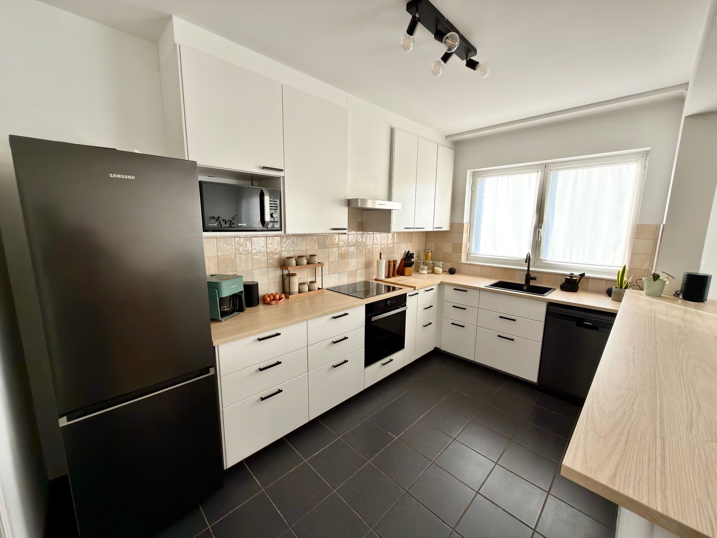 Instapklaar appartement in Borsbeek met 2 slaapkamers, 2 terrassen en berging - foto 3