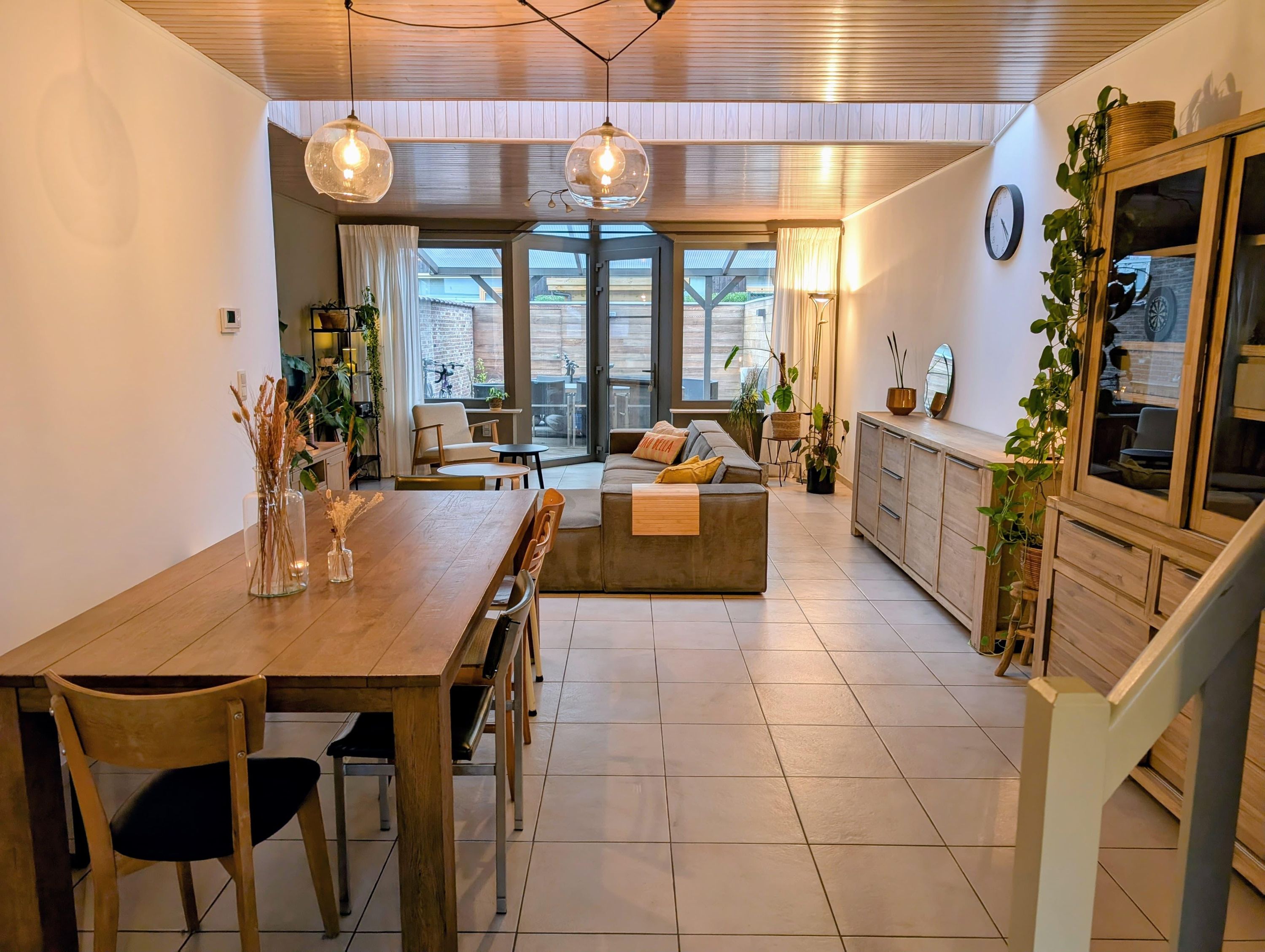 Instapklare woning met 4 slaapkamers en gunstige ligging  - foto 2