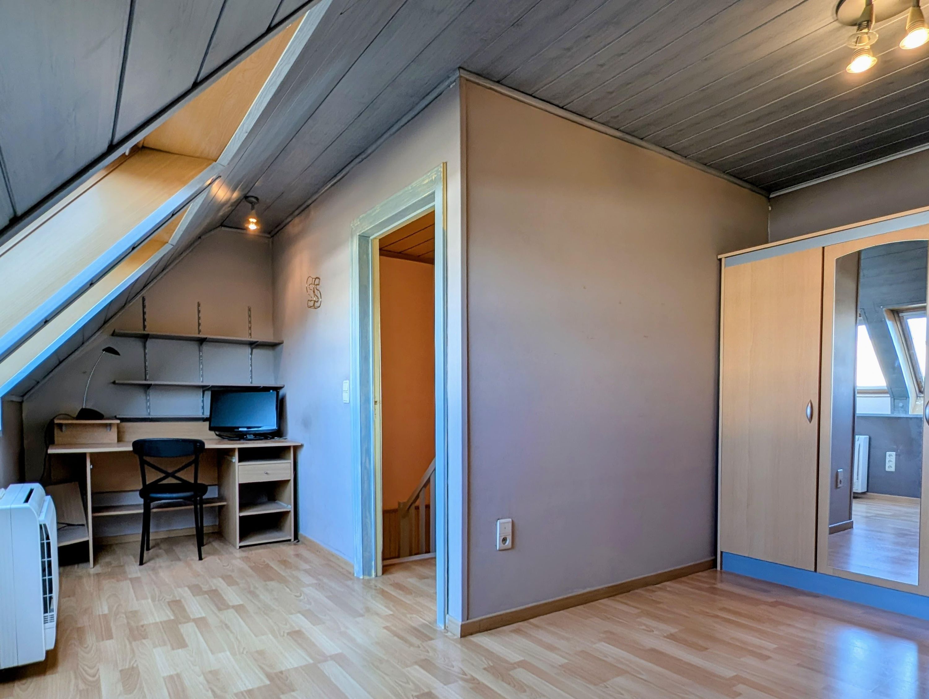 Instapklare woning met 4 slaapkamers en gunstige ligging  - foto 9