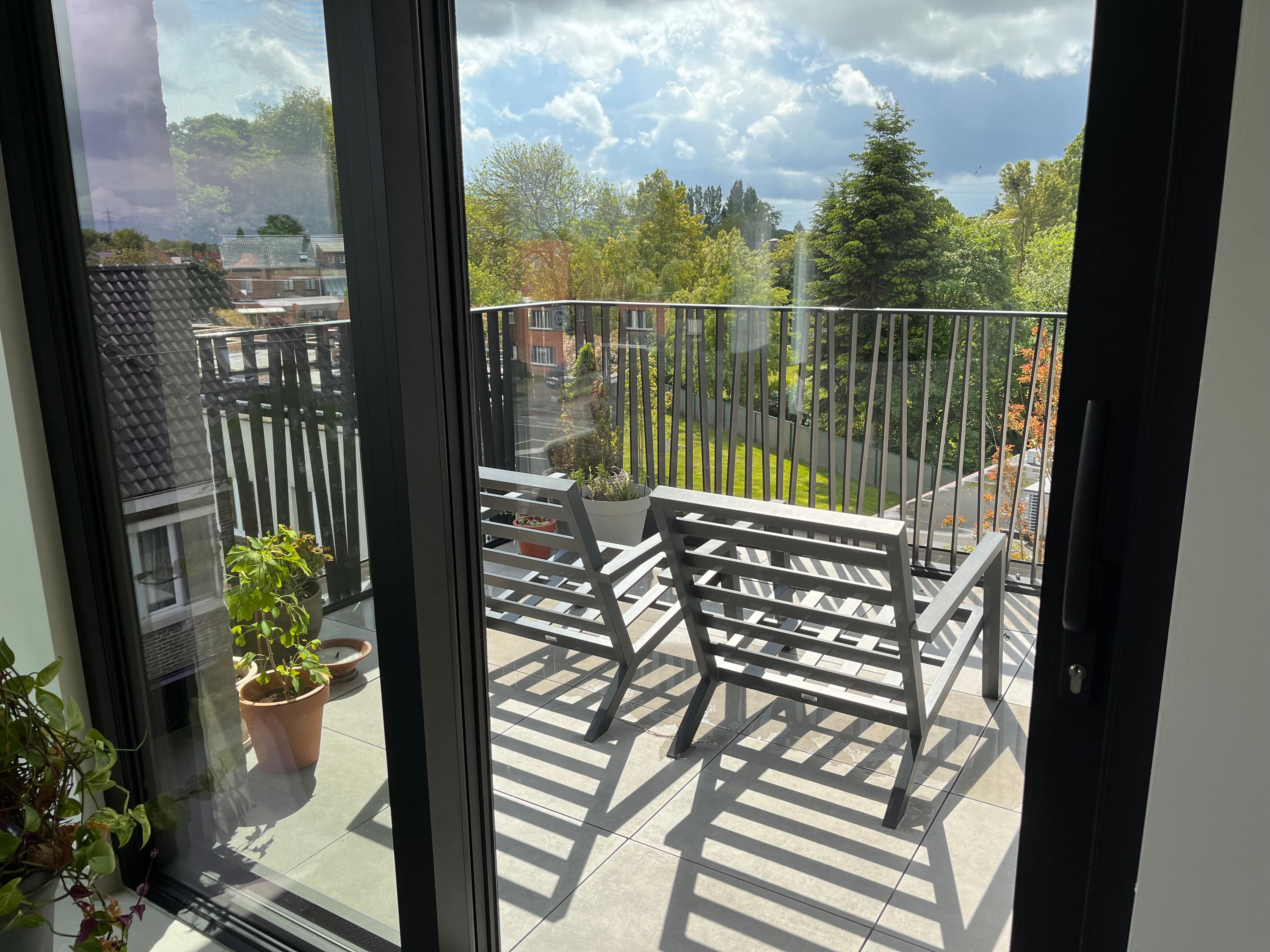 Lichtrijk recent gebouwd appartement met oost-zuidgericht terras - foto 5