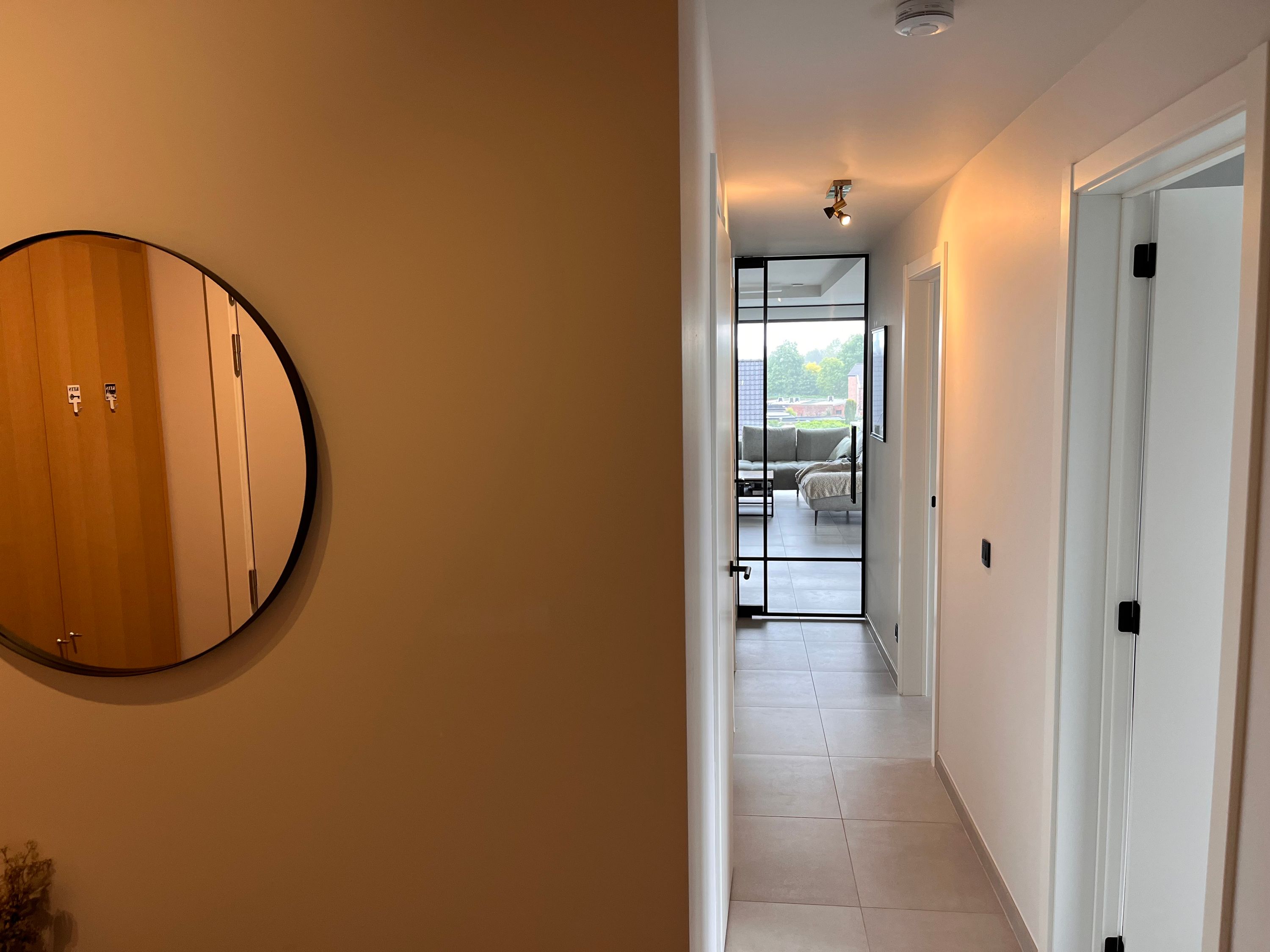 Lichtrijk recent gebouwd appartement met oost-zuidgericht terras - foto 6