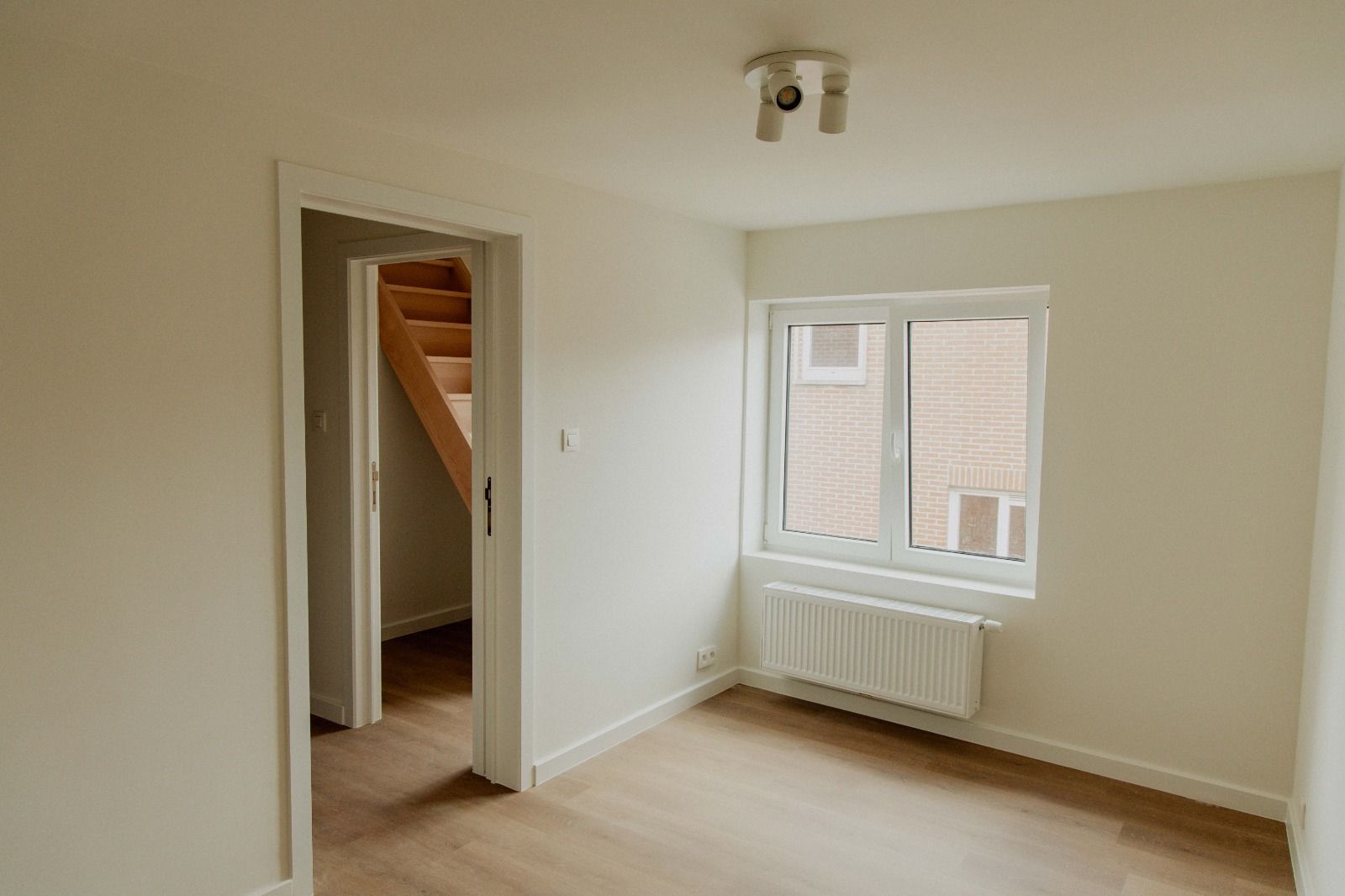 Instapklare woning met 3 slaapkamers, garage en terras  - foto 9