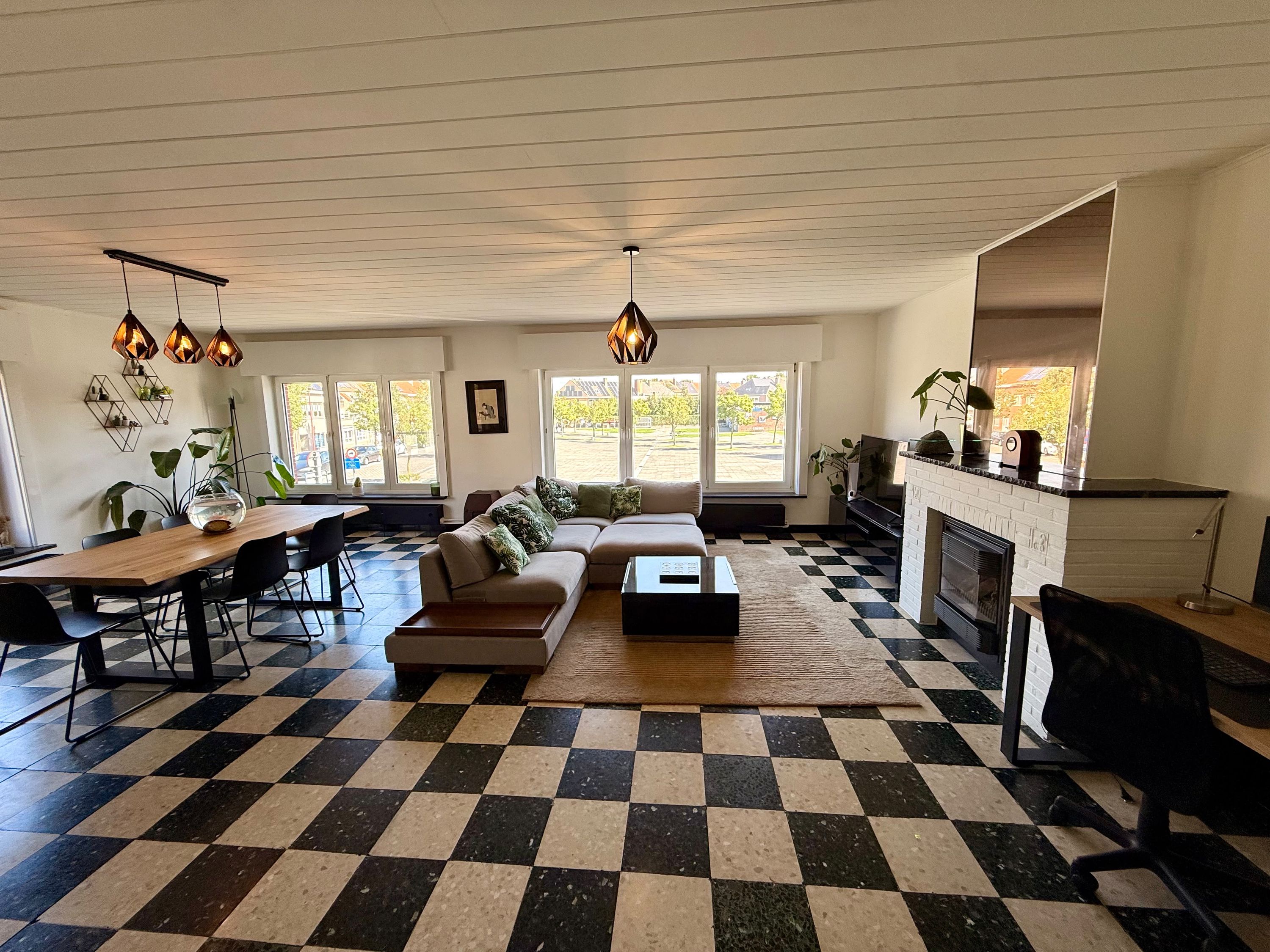 Instapklaar 3 slaapkamer appartement met terras en garage!  - foto 2