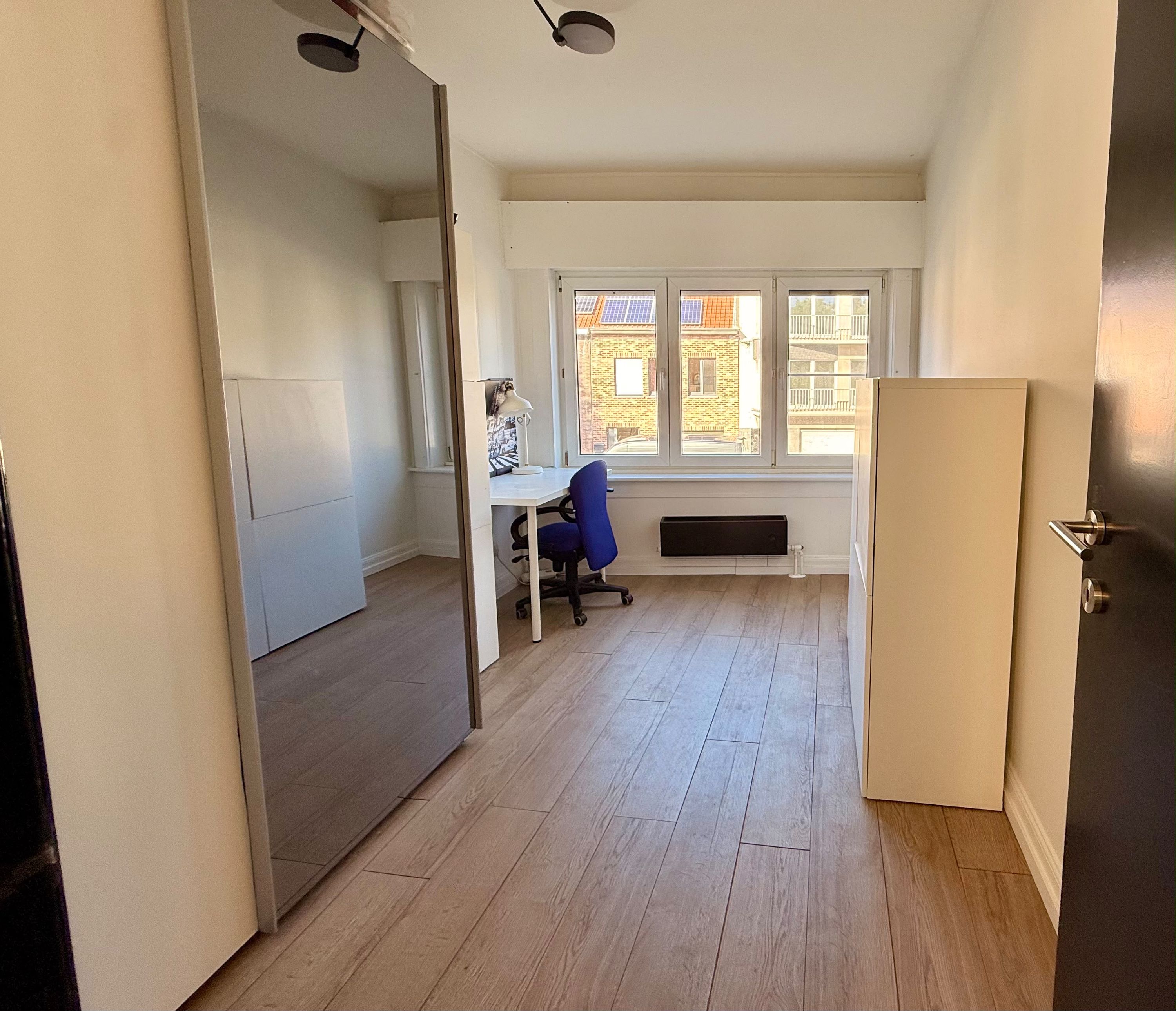 Instapklaar 3 slaapkamer appartement met terras en garage!  - foto 3