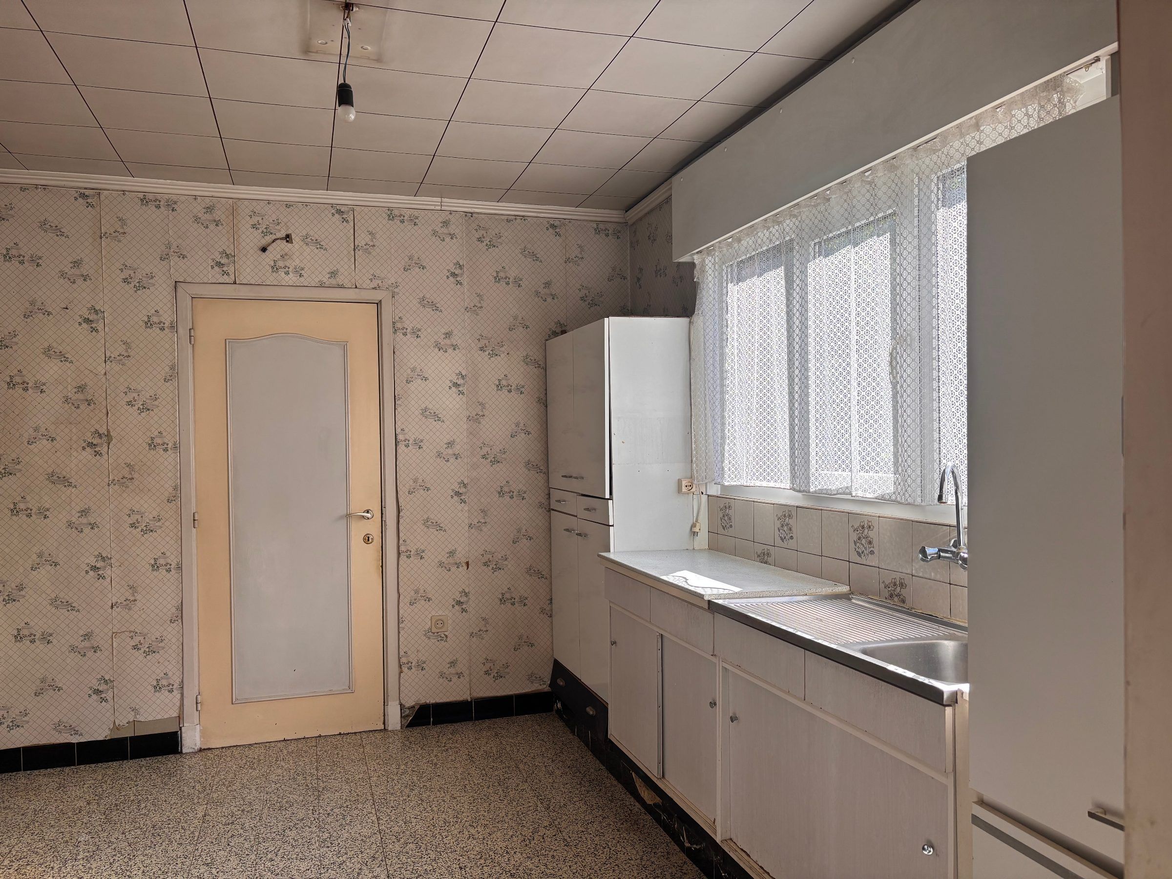 Ruime renovatiewoning met tuin, garage en bijgebouw - foto 9
