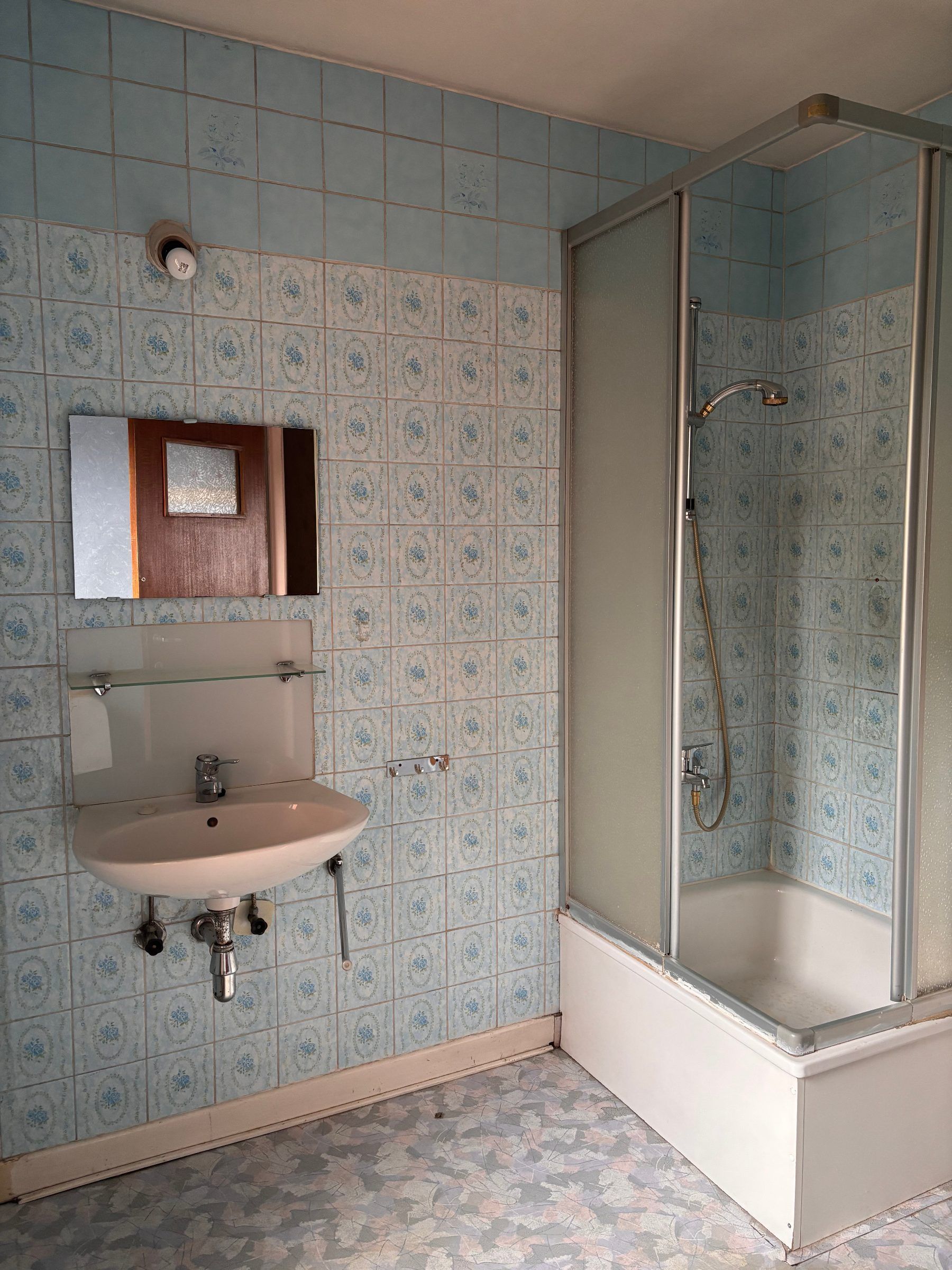 Ruime renovatiewoning met tuin, garage en bijgebouw - foto 15