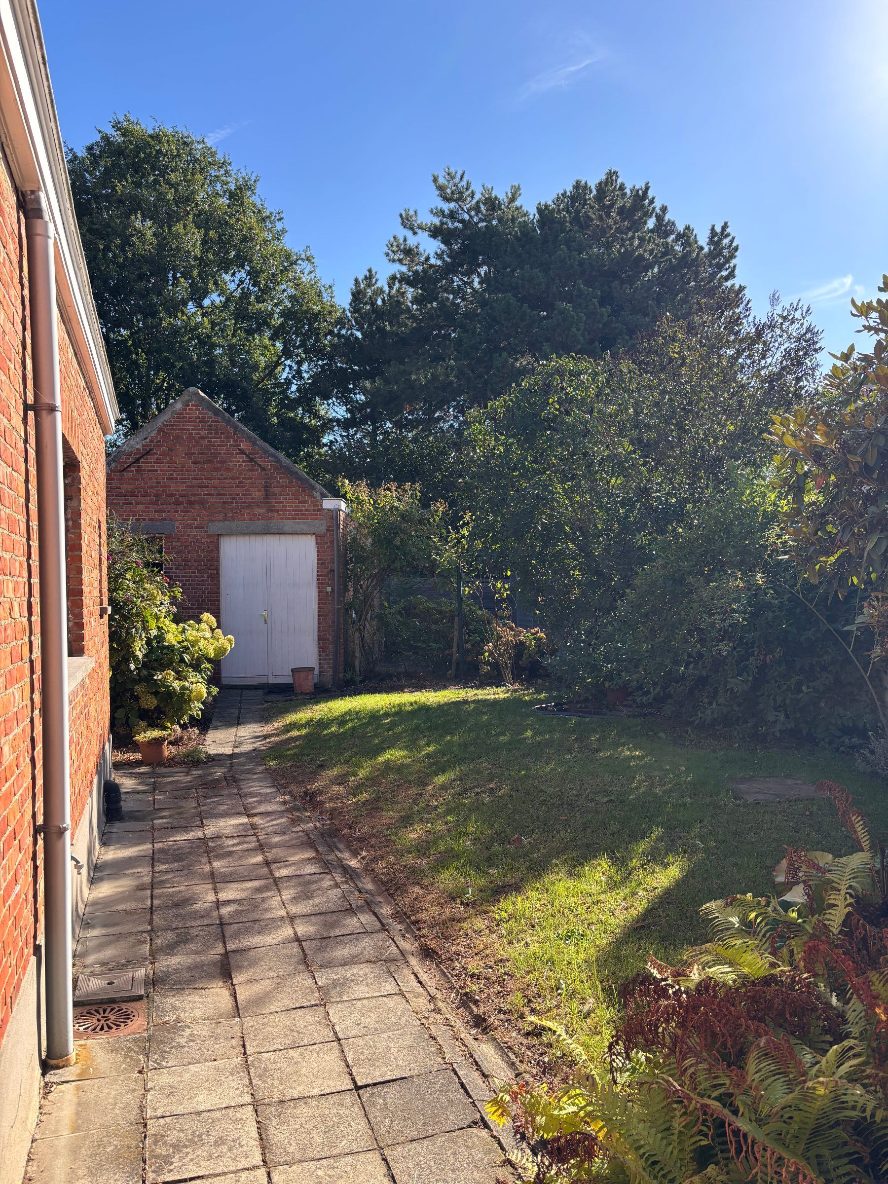 Ruime renovatiewoning met tuin, garage en bijgebouw - foto 18