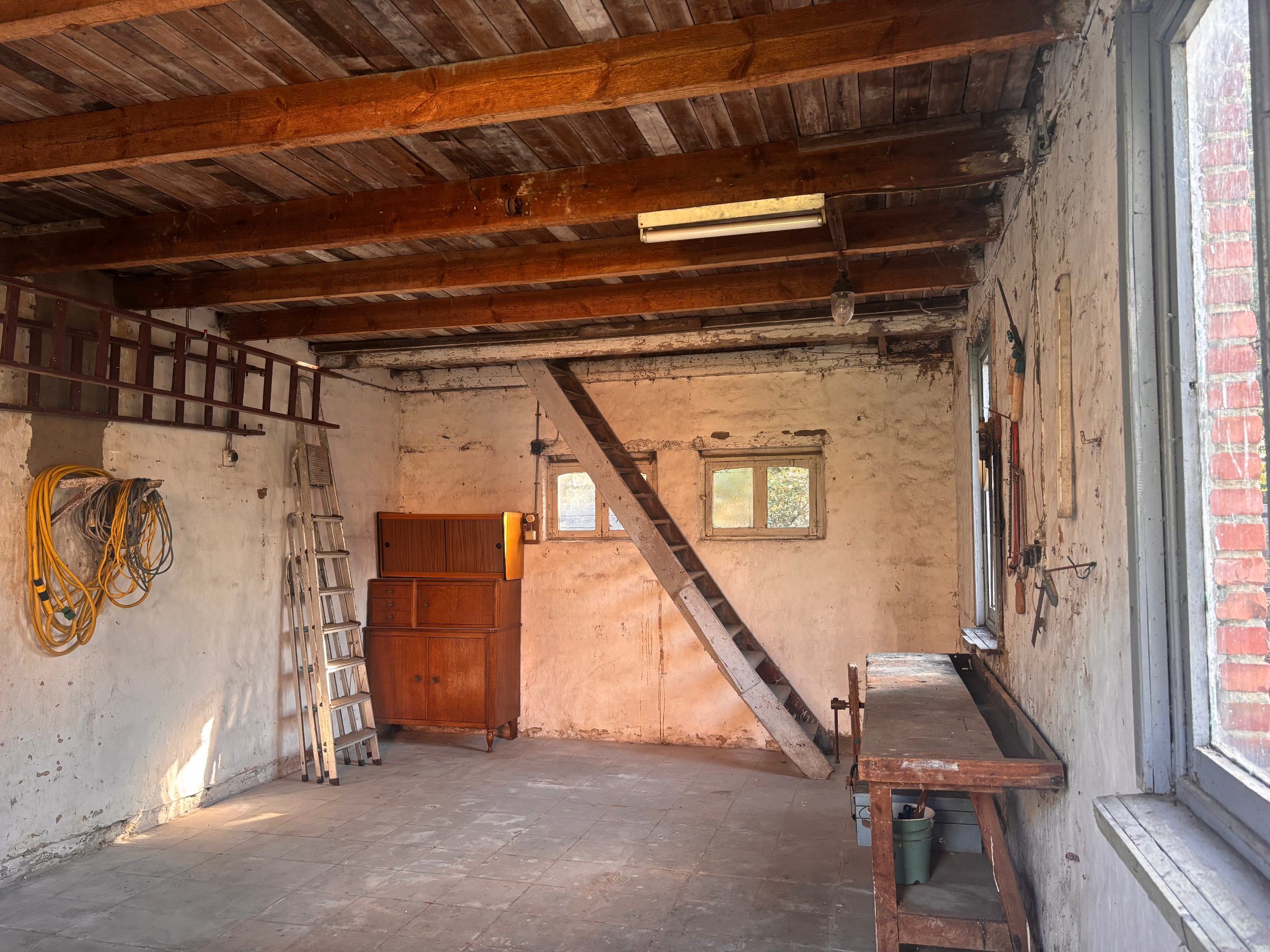 Ruime renovatiewoning met tuin, garage en bijgebouw - foto 20