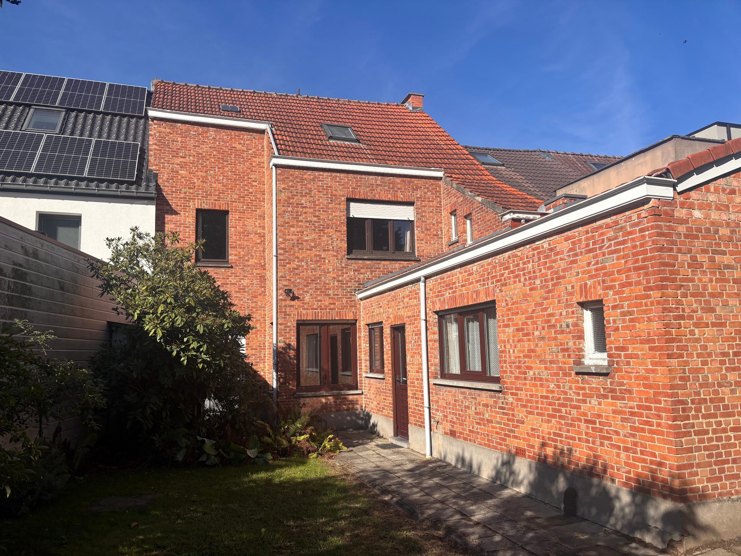 Ruime renovatiewoning met tuin, garage en bijgebouw - foto 22