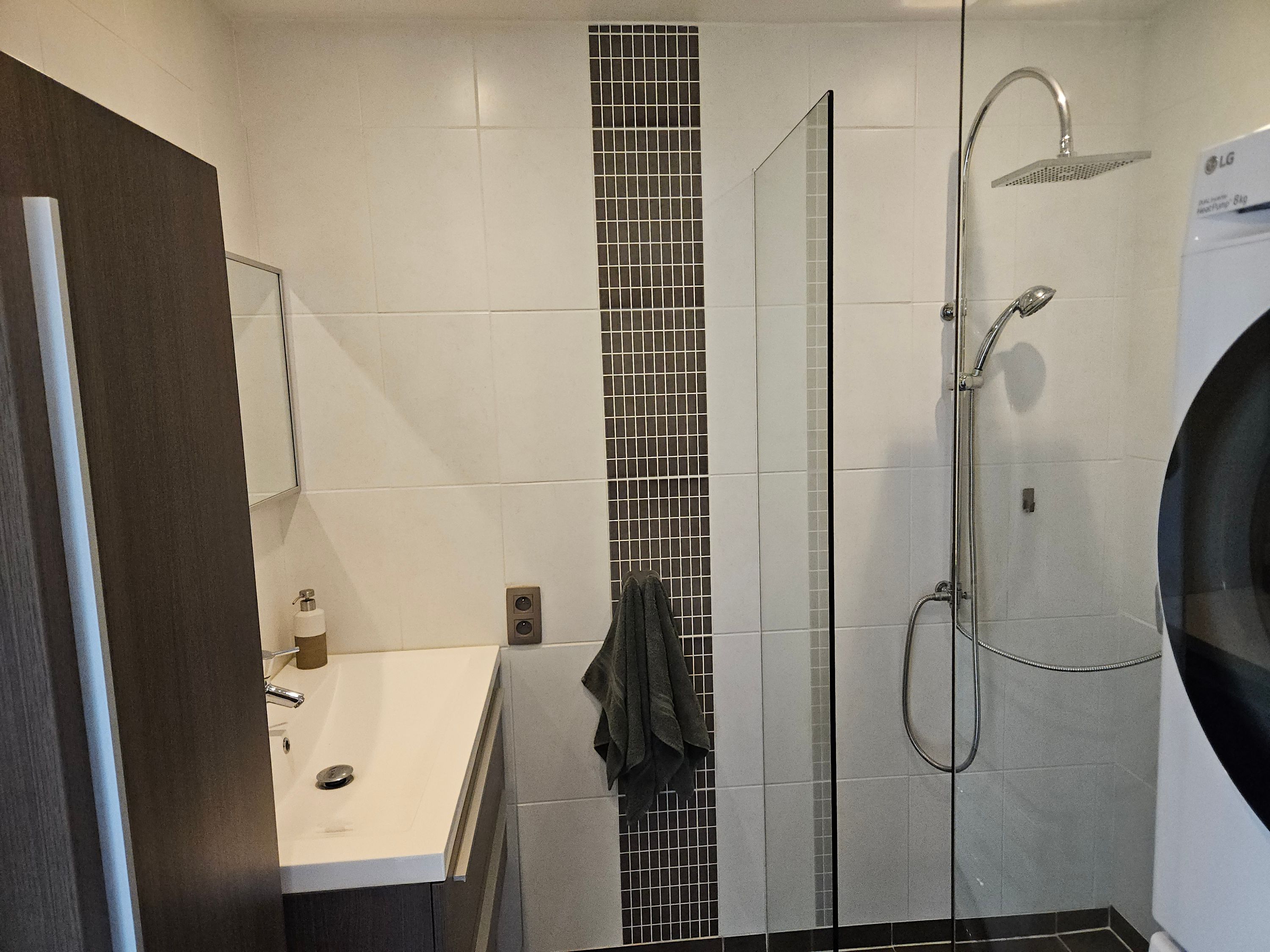 Lichtrijk en instapklaar 2-slpk appartement met ruim terras - foto 6