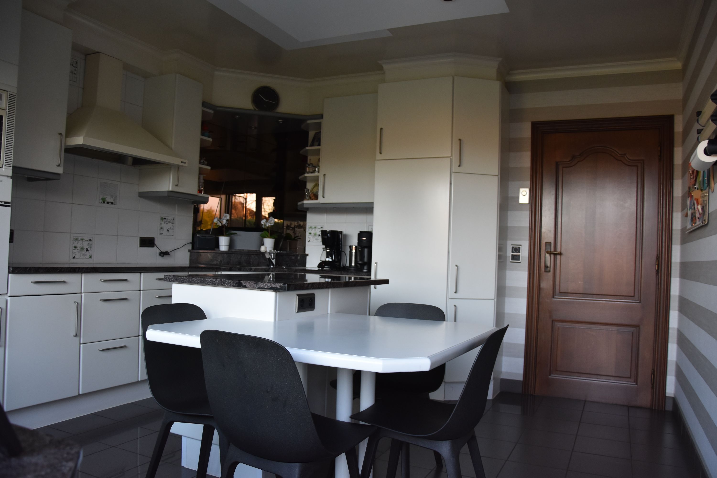 Mooie villa met veel lichtinval in residentiële wijk - foto 4