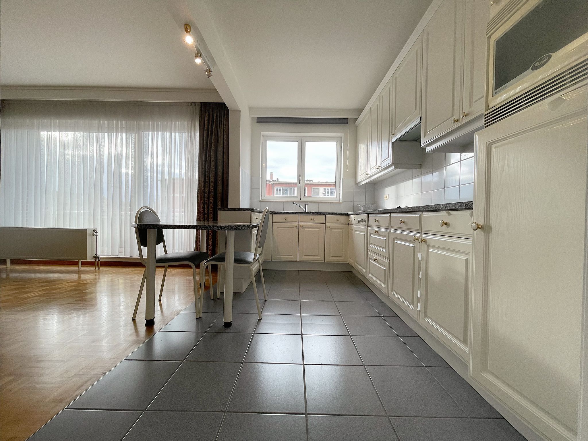 Instapklaar & Lichtrijk: Uw appartement aan de rand van het Rivierenhof - foto 3