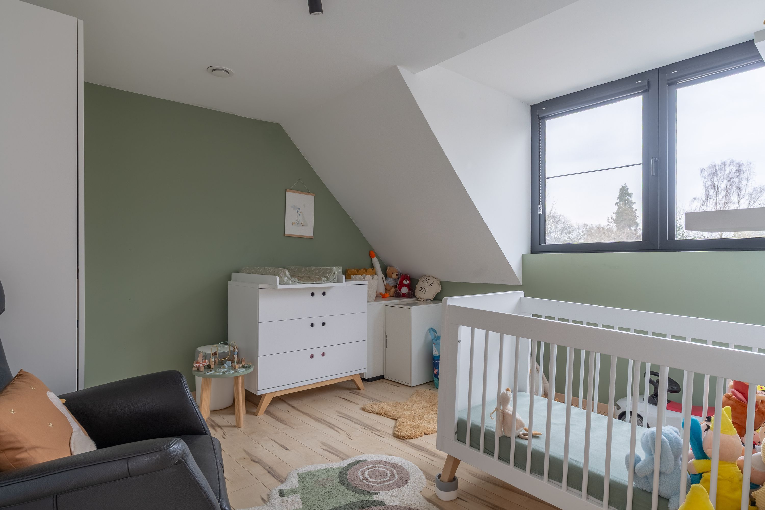 Vrijstaande, gerenoveerde, instapklare woning met 3 slaapkamers en aparte garage - foto 4