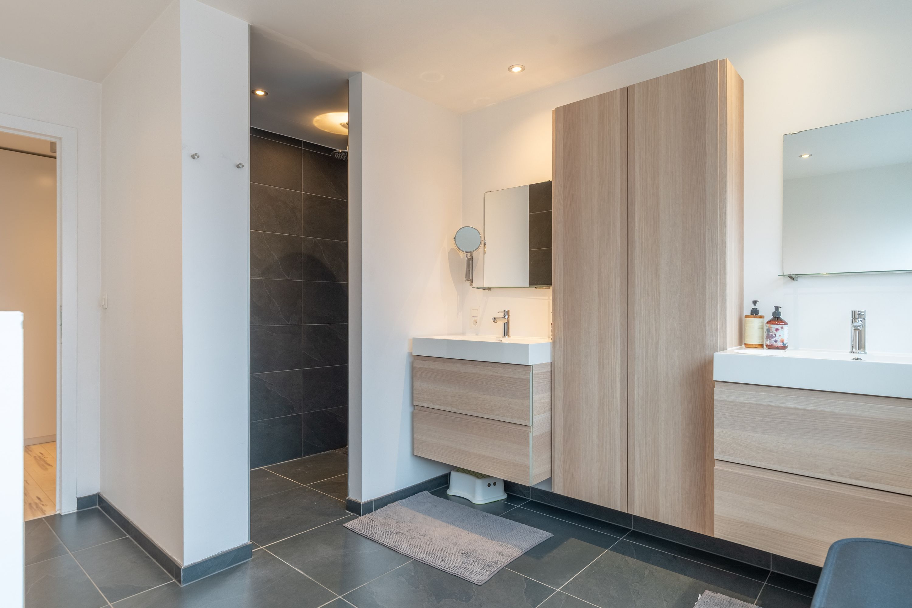 Vrijstaande, gerenoveerde, instapklare woning met 3 slaapkamers en aparte garage - foto 6