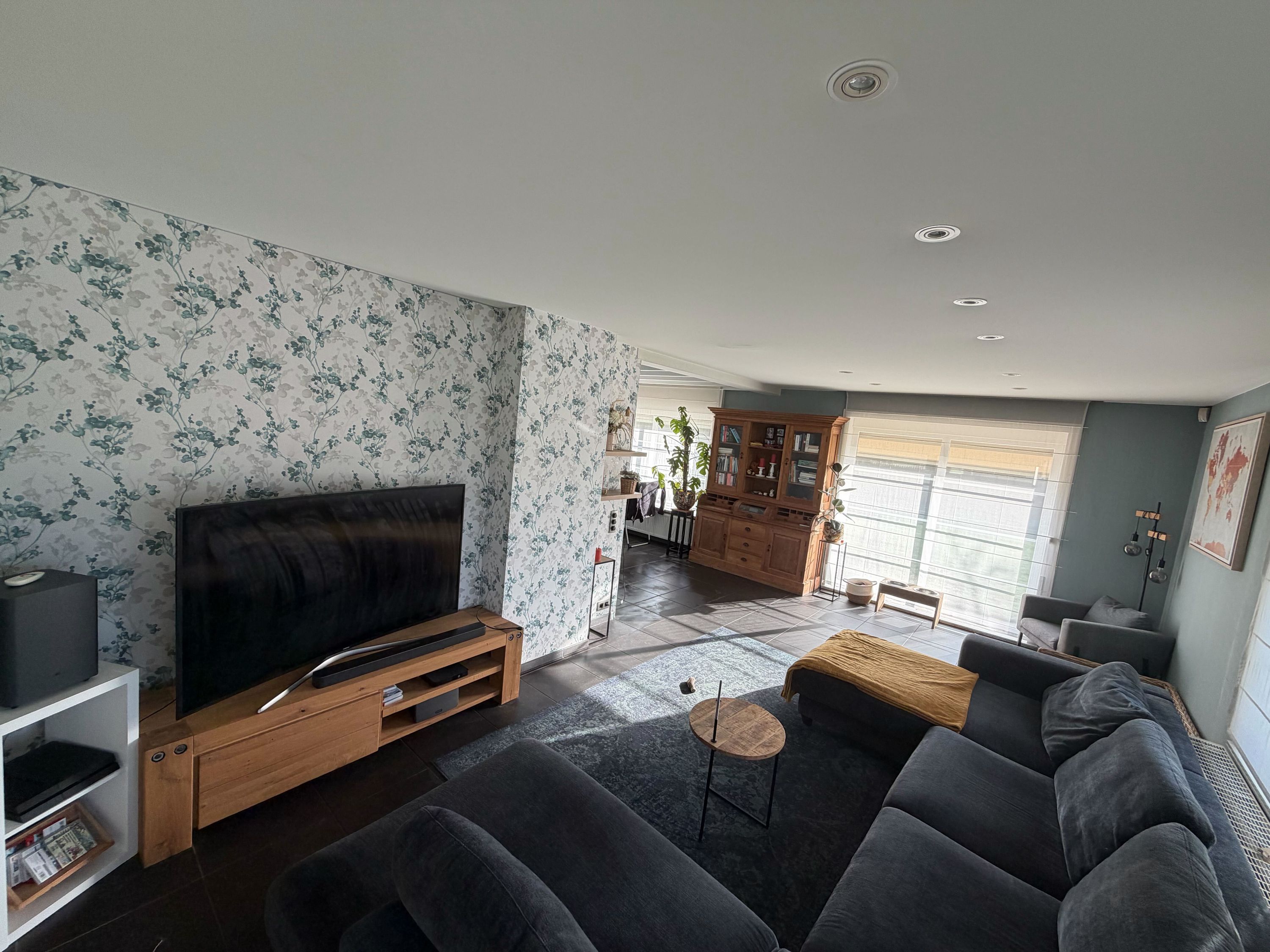 Prachtig afgewerkte woning met grote tuin in doodlopende straat. - foto 3