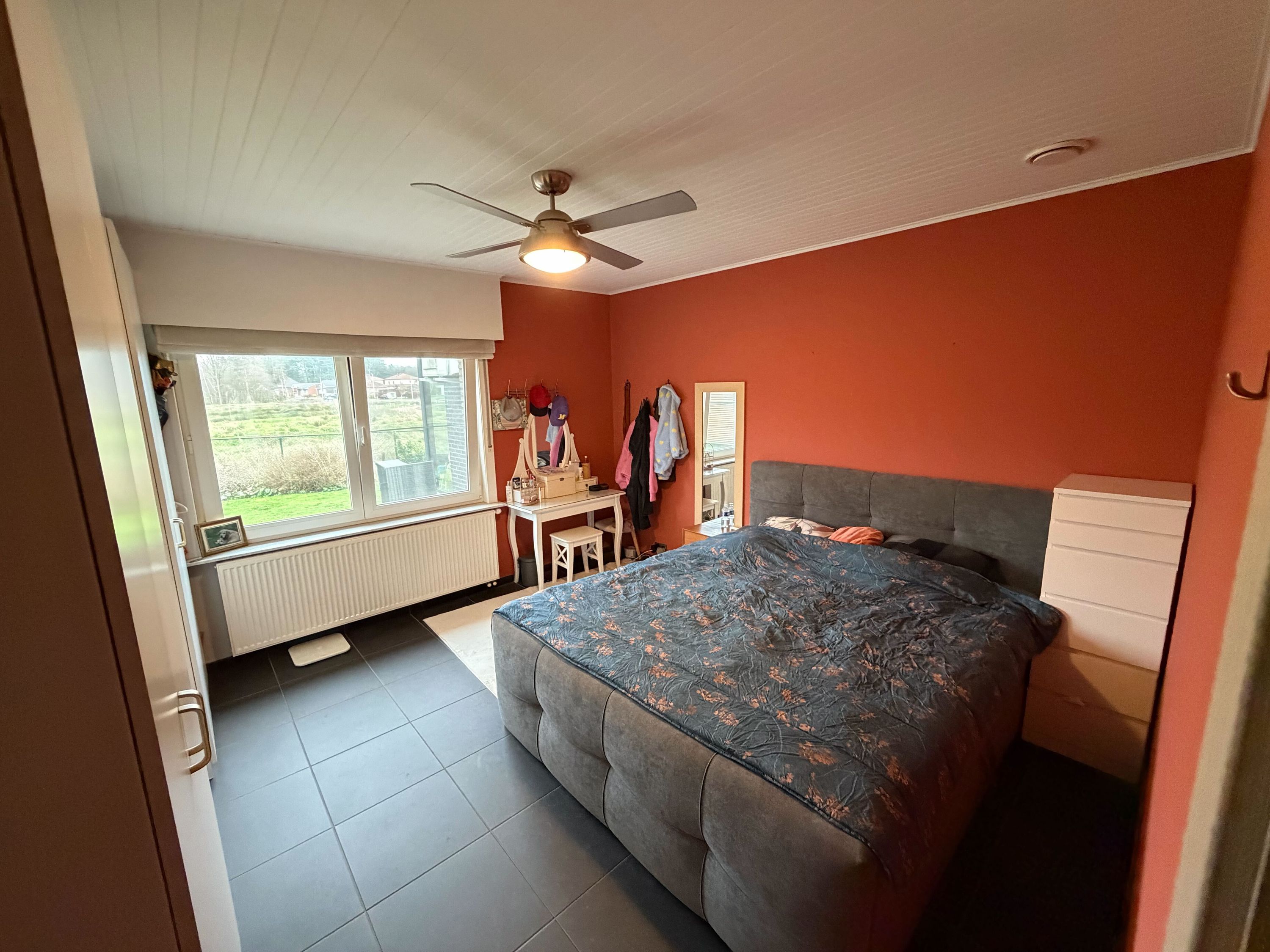 Prachtig afgewerkte woning met grote tuin in doodlopende straat. - foto 9