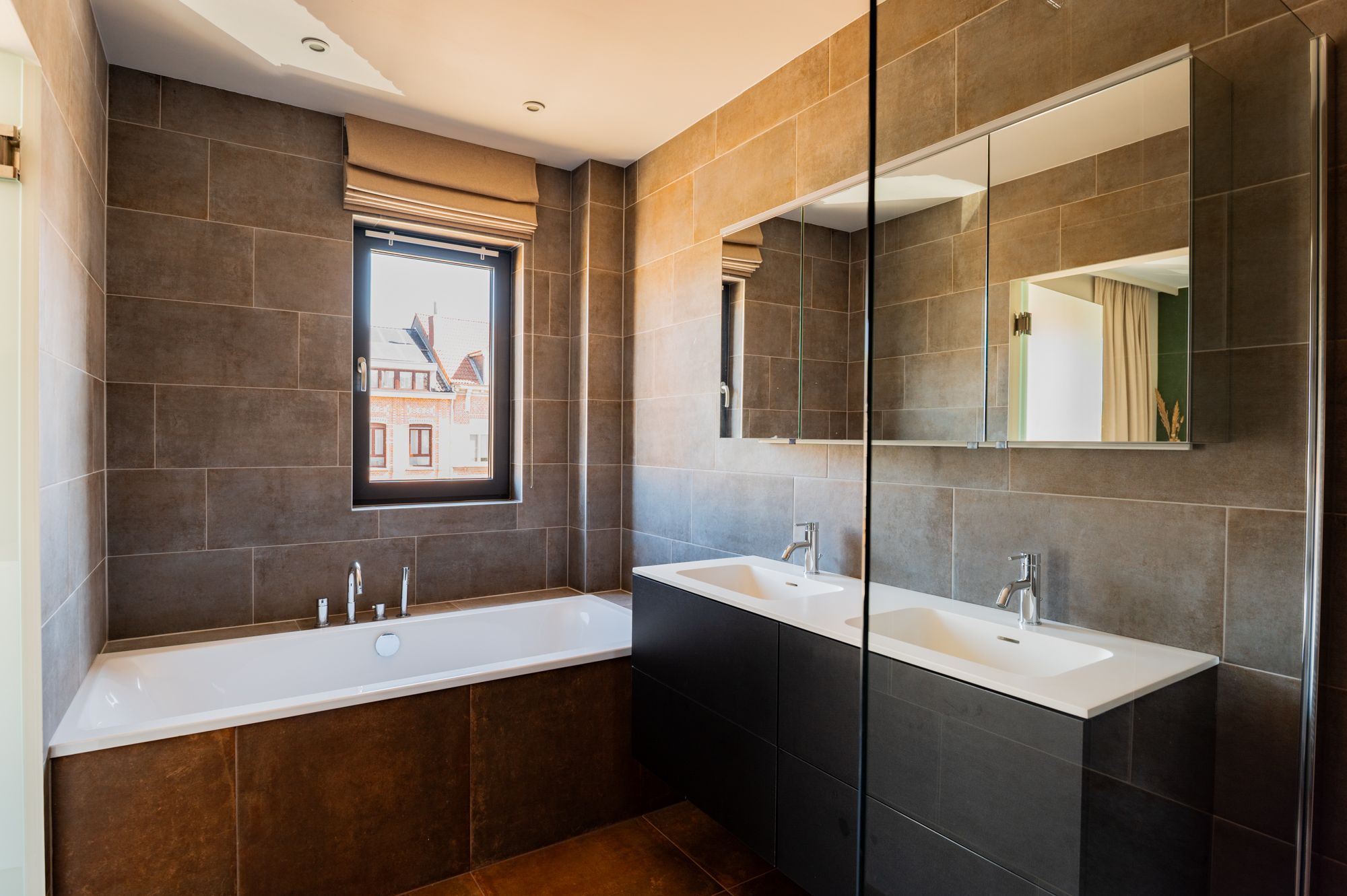 Ruime gerenoveerde gezinswoning (+- 158m²) + appartement (+- 78 m²) - foto 8
