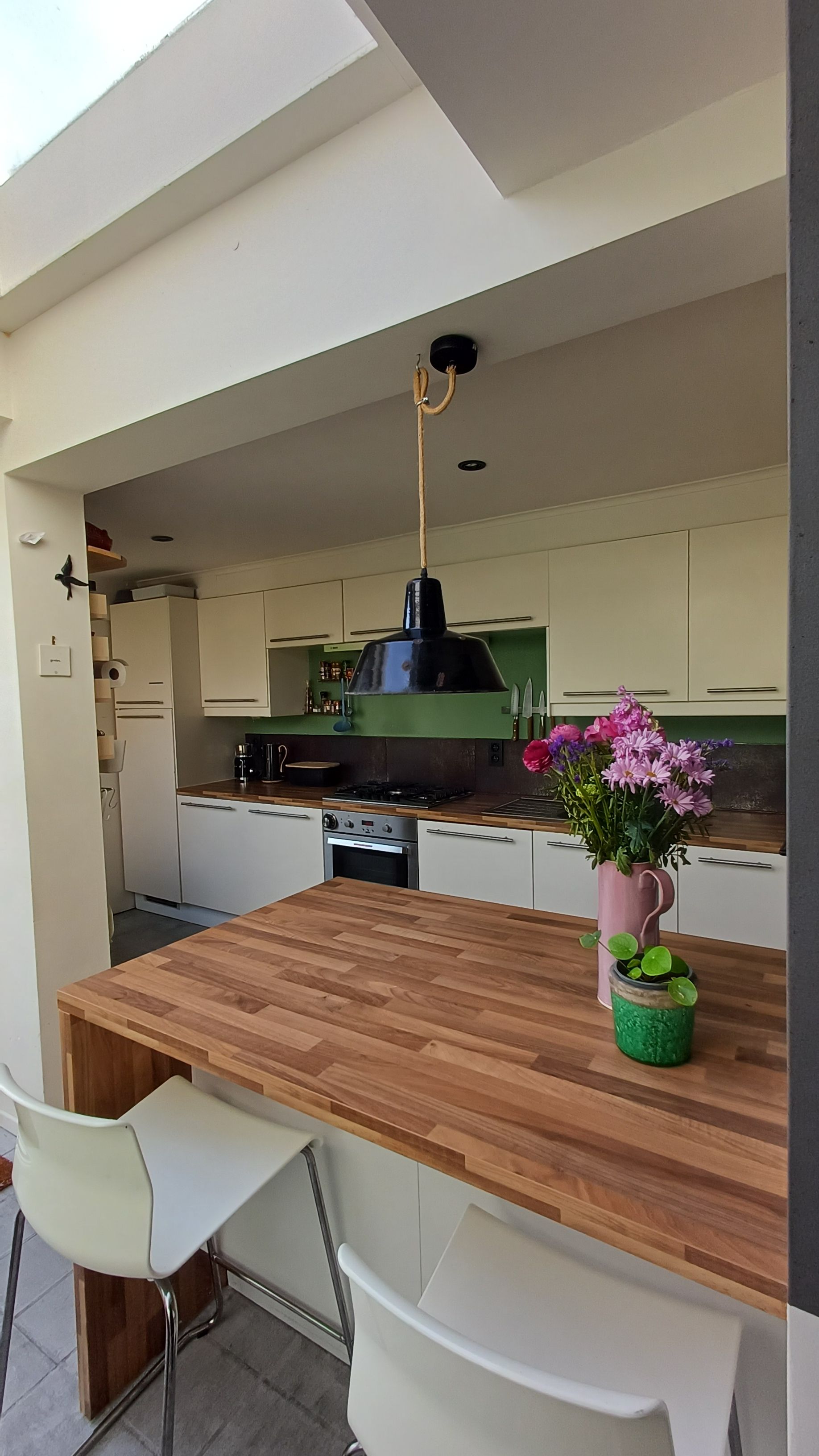 Karaktervolle halfopen woning met tuin, bureau en werkplaats  - foto 3