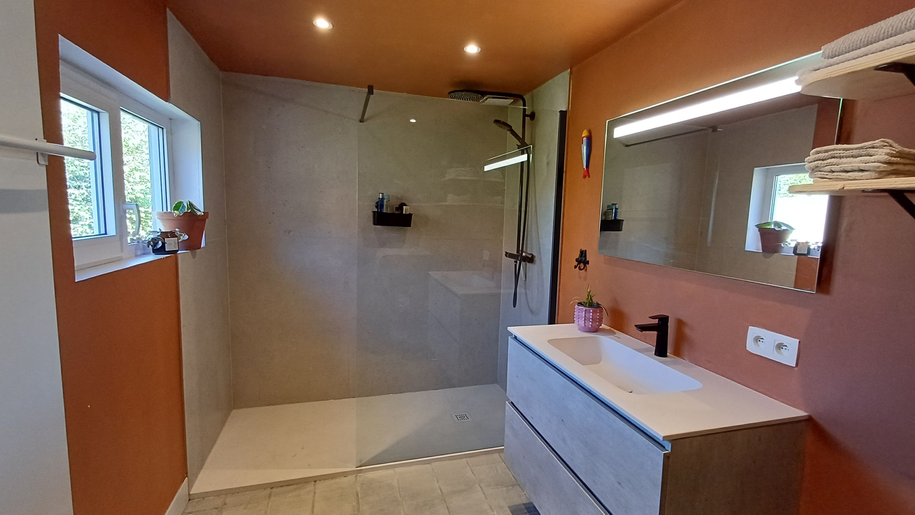 Karaktervolle halfopen woning met tuin, bureau en werkplaats  - foto 5