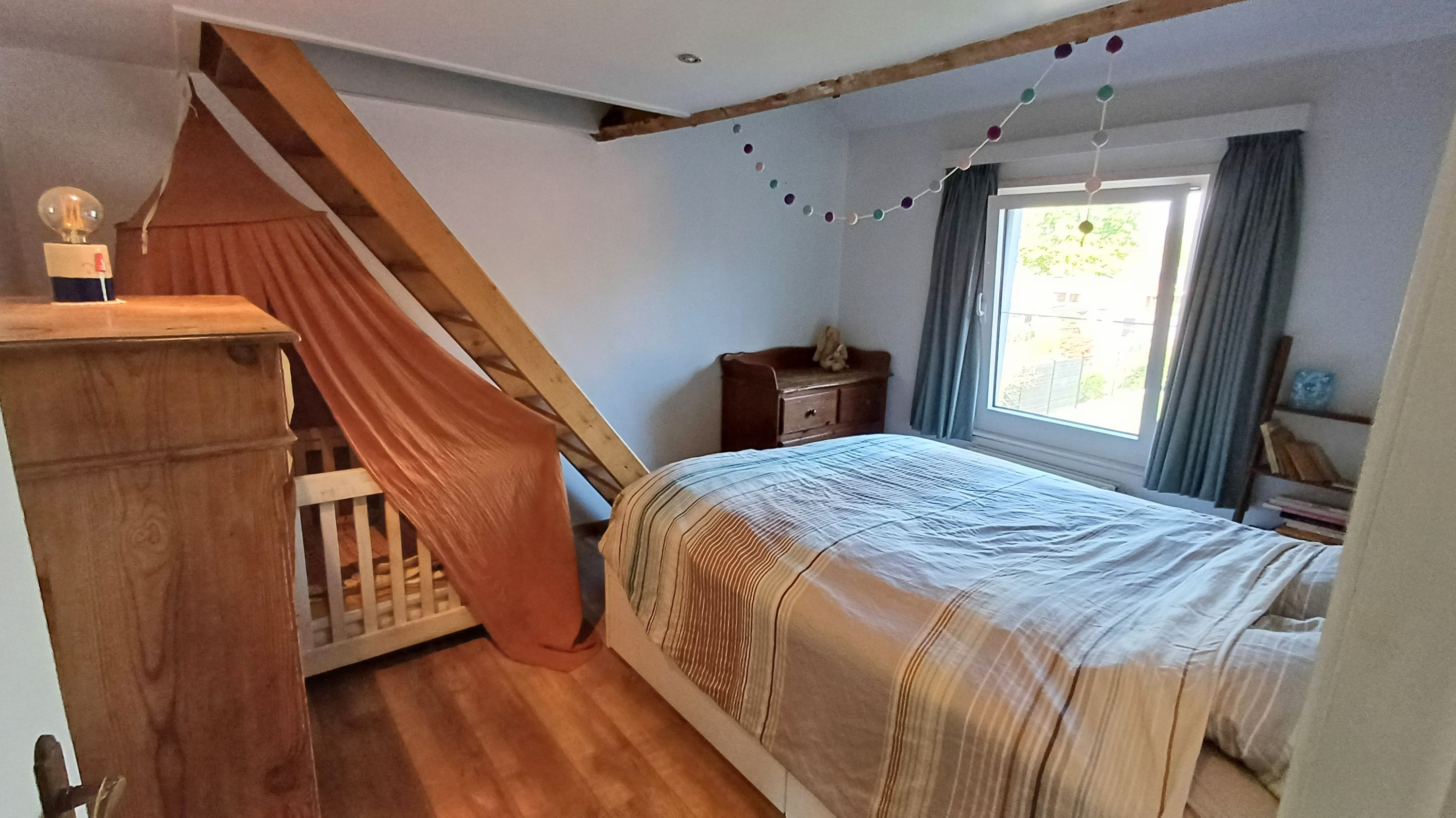 Karaktervolle halfopen woning met tuin, bureau en werkplaats  - foto 7