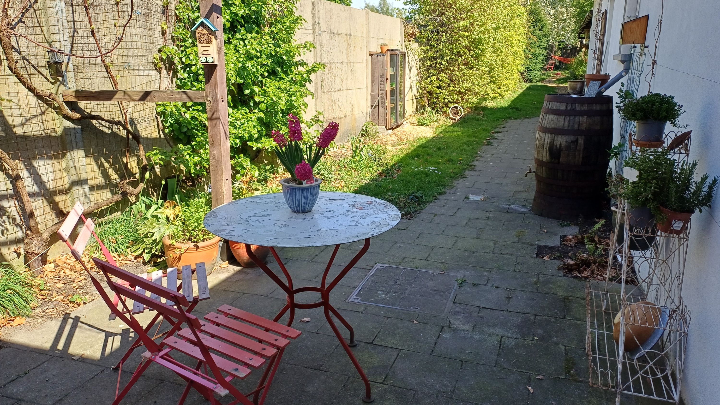 Karaktervolle halfopen woning met tuin, bureau en werkplaats  - foto 9