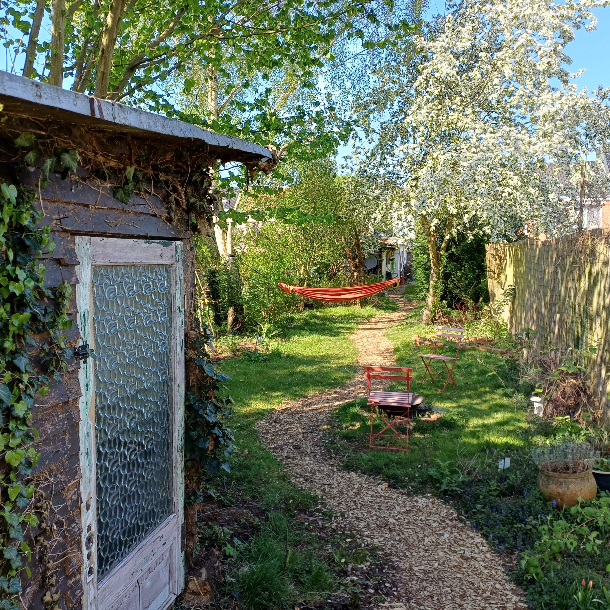 Karaktervolle halfopen woning met tuin, bureau en werkplaats  - foto 10