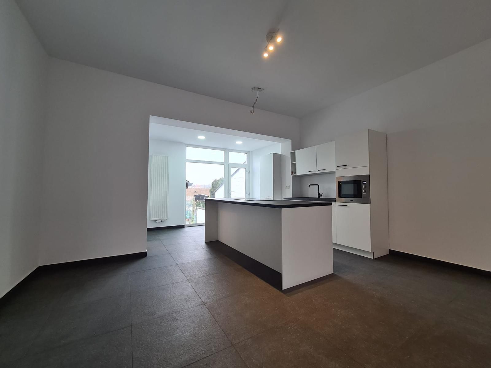 Pas gerenoveerd rijhuis te Landen met tuin en privéparking.  - foto 3