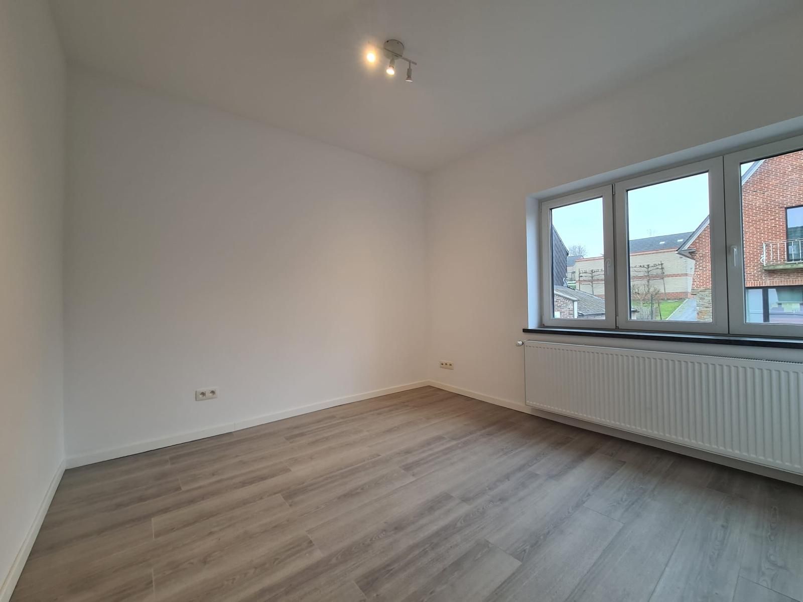 Pas gerenoveerd rijhuis te Landen met tuin en privéparking.  - foto 8