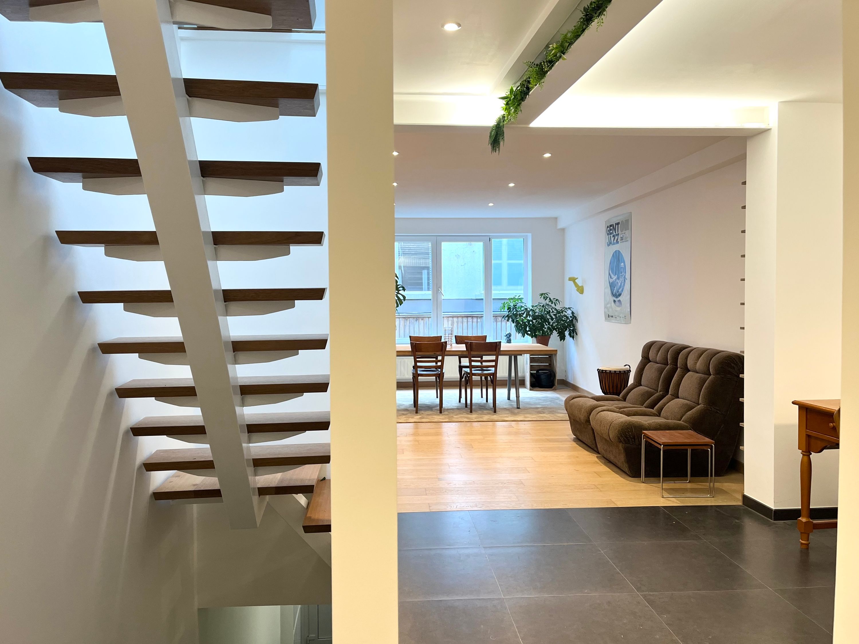 Instapklare duplex woning met zonnig terras in het hart van Sint-Niklaas - foto 4