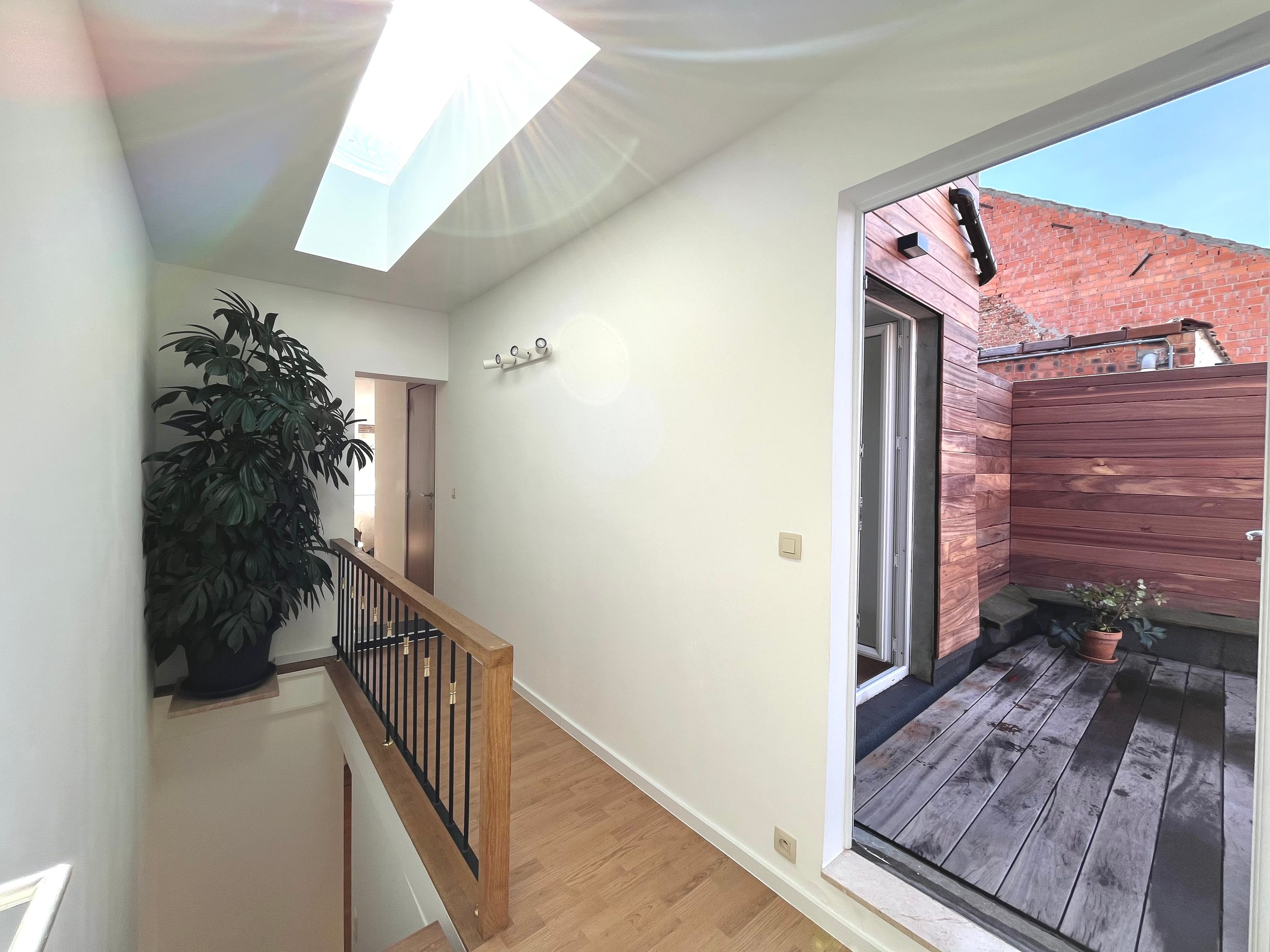 Instapklare duplex woning met zonnig terras in het hart van Sint-Niklaas - foto 9