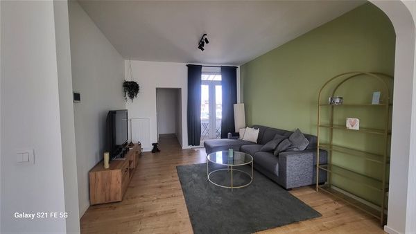Instapklaar en lichtrijk 2-slaapkamerappartement in Merksem - foto 4